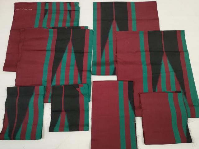■■■　サイズ　■■■ 長さ　　着尺分あり 幅　　　約34.5cm ■■■　商品詳細　■■■ 【正絹】 状態は接写画像のように表地所々に薄い汚れがございます。 大変上質な逸品になります。 お安く出品致しますので、是非この機会にいかがでしょうか？ ■■■　注意事項　■■■ ■モニター発色の具合により色合いが異なる場合がございます。 ■寸法は多少の誤差が生じる場合がございますのでご了承ください。 ■縫込みの長さが左右非対称の場合は短い部分を記載しております。 左右非対称であってもご返品・お値引き等の保証は出来かねますので、ご了承の上ご購入をお願い致します。 ■シミ等のチェックには注意を払っておりますが、見落としがある場合もございますし、個人の見解も様々ですので神経質な方のご購入はお控えください。 ■箪笥に入っておりました着物や帯なので畳みシワや匂いがあるものもございます。 ■お休みは基本的に土日祝となりますが、その他臨時でお休みする場合がございますのでご了承ください。 ■商品の発送は平日のみの発送となります。 ■夜間と土曜、日曜日はお問い合わせの回答が遅れる場合がございます。 ■当店では、お直し、紋入れ、お手入れ等は承っておりません。 ■生地の状態（ヤケ、経年劣化等）によってはサイズ直しが出来ない場合がございます。 その点もどうかご了承のうえ、ご購入をお願いいたします。 ■弊社で取り扱う商品は一点ものにつき、時期や在庫状況に応じて金額が変更となる場合がございます。 ■検針は行っておりません。予めご了承いただきますようお願いいたします。 ■【洗える着物】と記載のある商品におきましては、商品お届け後に洗濯を行ってしまってからのご返品にはご対応しかねます。 念の為、専門店でのお手入れをお願いいたします。 ■着物のサイズ目安は下記を参考ください↓ ＜女性着物＞　お端折り次第で＋5cm　−1cmが着用可能サイズ 　例）身丈170cmの場合、身長160cm〜175cm ＜男性着物＞　身丈＋約25cm〜27cm程が適応身長 　例）身丈155cmの場合、身長180〜182cm