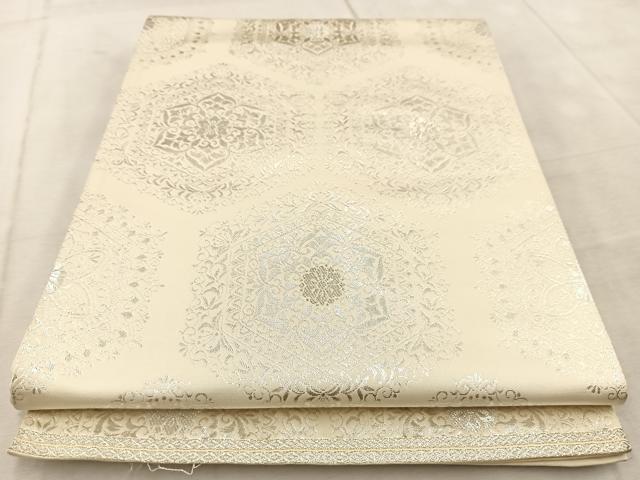 ■■■　サイズ　■■■ 長さ 432cm 幅 30cm程 ■■■　商品詳細　■■■ 【正絹・芯なし】 詳細に関しましては、画像をご確認ください。 大変上質な逸品になります。 お安く出品致しますので、是非この機会にいかがでしょうか？ ■■■　注意事項　■■■ ■モニター発色の具合により色合いが異なる場合がございます。 ■寸法は多少の誤差が生じる場合がございますのでご了承ください。 ■縫込みの長さが左右非対称の場合は短い部分を記載しております。 左右非対称であってもご返品・お値引き等の保証は出来かねますので、ご了承の上ご購入をお願い致します。 ■シミ等のチェックには注意を払っておりますが、見落としがある場合もございますし、個人の見解も様々ですので神経質な方のご購入はお控えください。 ■箪笥に入っておりました着物や帯なので畳みシワや匂いがあるものもございます。 ■お休みは基本的に土日祝となりますが、その他臨時でお休みする場合がございますのでご了承ください。 ■商品の発送は平日のみの発送となります。 ■夜間と土曜、日曜日はお問い合わせの回答が遅れる場合がございます。 ■当店では、お直し、紋入れ、お手入れ等は承っておりません。 ■生地の状態（ヤケ、経年劣化等）によってはサイズ直しが出来ない場合がございます。 その点もどうかご了承のうえ、ご購入をお願いいたします。 ■弊社で取り扱う商品は一点ものにつき、時期や在庫状況に応じて金額が変更となる場合がございます。 ■検針は行っておりません。予めご了承いただきますようお願いいたします。 ■【洗える着物】と記載のある商品におきましては、商品お届け後に洗濯を行ってしまってからのご返品にはご対応しかねます。 念の為、専門店でのお手入れをお願いいたします。 ■着物のサイズ目安は下記を参考ください↓ ＜女性着物＞　お端折り次第で＋5cm　−1cmが着用可能サイズ 　例）身丈170cmの場合、身長160cm〜175cm ＜男性着物＞　身丈＋約25cm〜27cm程が適応身長 　例）身丈155cmの場合、身長180〜182cm