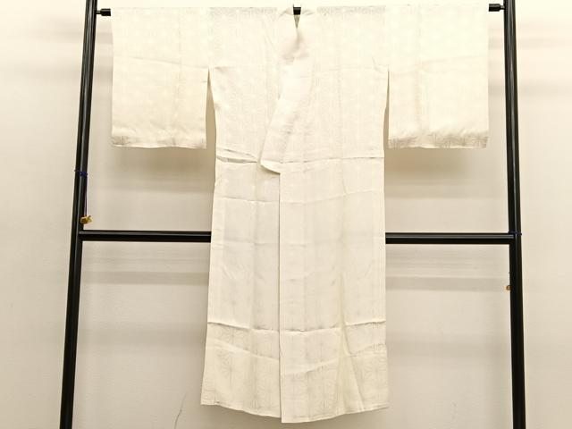 ■■■　サイズ　■■■ 身丈 130.5cm（肩から） 裄丈 64.5cm 袖丈 49cm　縫込み 3cm 袖幅 32.5cm 前幅 27.5cm 後幅 30.5cm 着物縫いこみ 内揚げ 0cm 裄 お袖側 約3cm　身頃側 約1cm ■■■　商品詳細　■■■ 【正絹】 状態は画像を添付しておりますので、そちらをご確認下さいますよう宜しくお願い致します。 大変上質な逸品になります。 お安く出品致しますので、是非この機会にいかがでしょうか？ ■■■　注意事項　■■■ ■モニター発色の具合により色合いが異なる場合がございます。 ■寸法は多少の誤差が生じる場合がございますのでご了承ください。 ■縫込みの長さが左右非対称の場合は短い部分を記載しております。 左右非対称であってもご返品・お値引き等の保証は出来かねますので、ご了承の上ご購入をお願い致します。 ■シミ等のチェックには注意を払っておりますが、見落としがある場合もございますし、個人の見解も様々ですので神経質な方のご購入はお控えください。 ■箪笥に入っておりました着物や帯なので畳みシワや匂いがあるものもございます。 ■お休みは基本的に土日祝となりますが、その他臨時でお休みする場合がございますのでご了承ください。 ■商品の発送は平日のみの発送となります。 ■夜間と土曜、日曜日はお問い合わせの回答が遅れる場合がございます。 ■当店では、お直し、紋入れ、お手入れ等は承っておりません。 ■生地の状態（ヤケ、経年劣化等）によってはサイズ直しが出来ない場合がございます。 その点もどうかご了承のうえ、ご購入をお願いいたします。 ■弊社で取り扱う商品は一点ものにつき、時期や在庫状況に応じて金額が変更となる場合がございます。 ■検針は行っておりません。予めご了承いただきますようお願いいたします。 ■【洗える着物】と記載のある商品におきましては、商品お届け後に洗濯を行ってしまってからのご返品にはご対応しかねます。 念の為、専門店でのお手入れをお願いいたします。 ■写真に写っている物が全てになります。それ以外の付属品はございませんのでご了承ください。 ■状態に関する写真につきましては、掲載可能な写真枚数に限りがあるため、各箇所につき1枚参考画像を掲載しております。 ■着物のサイズ目安は下記を参考ください↓ ＜女性着物＞　お端折り次第で＋5cm　−1cmが着用可能サイズ 　例）身丈170cmの場合、身長160cm〜175cm ＜男性着物＞　身丈＋約25cm〜27cm程が適応身長 　例）身丈155cmの場合、身長180〜182cm