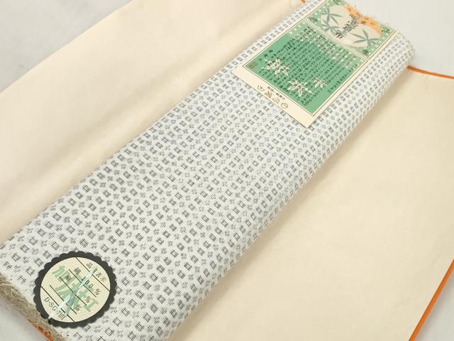 ■■■　サイズ　■■■ 長さ　　着尺分あり 幅　　　約40cm ■■■　商品詳細　■■■ 【綿・未使用】 状態は特に目立ったシミ汚れなどもなく大変良い状態です。 大変上質な逸品の上布(綿)になります。 お安く出品致しますので、是非この機会にいかがでしょうか？ ■■■　注意事項　■■■ ■モニター発色の具合により色合いが異なる場合がございます。 ■寸法は多少の誤差が生じる場合がございますのでご了承ください。 ■縫込みの長さが左右非対称の場合は短い部分を記載しております。 左右非対称であってもご返品・お値引き等の保証は出来かねますので、ご了承の上ご購入をお願い致します。 ■シミ等のチェックには注意を払っておりますが、見落としがある場合もございますし、個人の見解も様々ですので神経質な方のご購入はお控えください。 ■箪笥に入っておりました着物や帯なので畳みシワや匂いがあるものもございます。 ■お休みは基本的に土日祝となりますが、その他臨時でお休みする場合がございますのでご了承ください。 ■商品の発送は平日のみの発送となります。 ■夜間と土曜、日曜日はお問い合わせの回答が遅れる場合がございます。 ■当店では、お直し、紋入れ、お手入れ等は承っておりません。 ■生地の状態（ヤケ、経年劣化等）によってはサイズ直しが出来ない場合がございます。 その点もどうかご了承のうえ、ご購入をお願いいたします。 ■弊社で取り扱う商品は一点ものにつき、時期や在庫状況に応じて金額が変更となる場合がございます。 ■検針は行っておりません。予めご了承いただきますようお願いいたします。 ■【洗える着物】と記載のある商品におきましては、商品お届け後に洗濯を行ってしまってからのご返品にはご対応しかねます。 念の為、専門店でのお手入れをお願いいたします。 ■着物のサイズ目安は下記を参考ください↓ ＜女性着物＞　お端折り次第で＋5cm　−1cmが着用可能サイズ 　例）身丈170cmの場合、身長160cm〜175cm ＜男性着物＞　身丈＋約25cm〜27cm程が適応身長 　例）身丈155cmの場合、身長180〜182cm