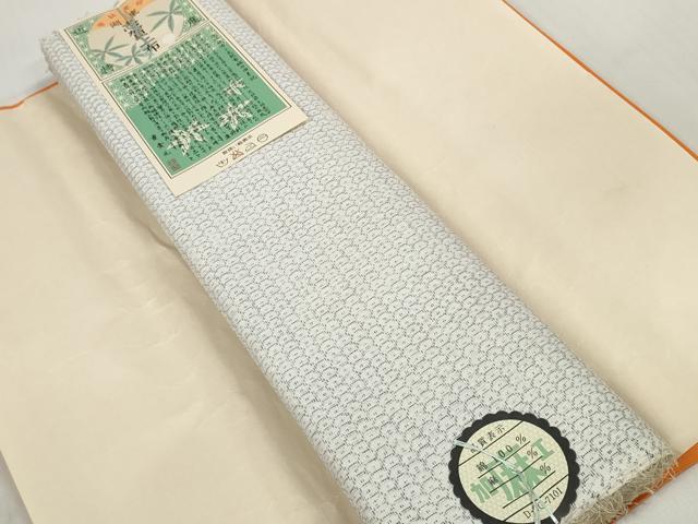 ■■■　サイズ　■■■ 長さ　　着尺分あり 幅　　　約40cm ■■■　商品詳細　■■■ 【綿・未使用】 状態は特に目立ったシミ汚れなどもなく大変良い状態です。 大変上質な逸品の上布(綿)になります。 お安く出品致しますので、是非この機会にいかがでしょうか？ ■■■　注意事項　■■■ ■モニター発色の具合により色合いが異なる場合がございます。 ■寸法は多少の誤差が生じる場合がございますのでご了承ください。 ■縫込みの長さが左右非対称の場合は短い部分を記載しております。 左右非対称であってもご返品・お値引き等の保証は出来かねますので、ご了承の上ご購入をお願い致します。 ■シミ等のチェックには注意を払っておりますが、見落としがある場合もございますし、個人の見解も様々ですので神経質な方のご購入はお控えください。 ■箪笥に入っておりました着物や帯なので畳みシワや匂いがあるものもございます。 ■お休みは基本的に土日祝となりますが、その他臨時でお休みする場合がございますのでご了承ください。 ■商品の発送は平日のみの発送となります。 ■夜間と土曜、日曜日はお問い合わせの回答が遅れる場合がございます。 ■当店では、お直し、紋入れ、お手入れ等は承っておりません。 ■生地の状態（ヤケ、経年劣化等）によってはサイズ直しが出来ない場合がございます。 その点もどうかご了承のうえ、ご購入をお願いいたします。 ■弊社で取り扱う商品は一点ものにつき、時期や在庫状況に応じて金額が変更となる場合がございます。 ■検針は行っておりません。予めご了承いただきますようお願いいたします。 ■【洗える着物】と記載のある商品におきましては、商品お届け後に洗濯を行ってしまってからのご返品にはご対応しかねます。 念の為、専門店でのお手入れをお願いいたします。 ■着物のサイズ目安は下記を参考ください↓ ＜女性着物＞　お端折り次第で＋5cm　−1cmが着用可能サイズ 　例）身丈170cmの場合、身長160cm〜175cm ＜男性着物＞　身丈＋約25cm〜27cm程が適応身長 　例）身丈155cmの場合、身長180〜182cm