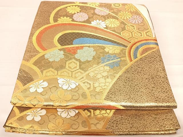 ■■■　サイズ　■■■ 長さ 436cm 幅 30.5cm程 ■■■　商品詳細　■■■ 【正絹・芯なし】 詳細に関しましては、画像をご確認ください。 大変上質な逸品になります。 お安く出品致しますので、是非この機会にいかがでしょうか？ ■■■　注意事項　■■■ ■モニター発色の具合により色合いが異なる場合がございます。 ■寸法は多少の誤差が生じる場合がございますのでご了承ください。 ■縫込みの長さが左右非対称の場合は短い部分を記載しております。 左右非対称であってもご返品・お値引き等の保証は出来かねますので、ご了承の上ご購入をお願い致します。 ■シミ等のチェックには注意を払っておりますが、見落としがある場合もございますし、個人の見解も様々ですので神経質な方のご購入はお控えください。 ■箪笥に入っておりました着物や帯なので畳みシワや匂いがあるものもございます。 ■お休みは基本的に土日祝となりますが、その他臨時でお休みする場合がございますのでご了承ください。 ■商品の発送は平日のみの発送となります。 ■夜間と土曜、日曜日はお問い合わせの回答が遅れる場合がございます。 ■当店では、お直し、紋入れ、お手入れ等は承っておりません。 ■生地の状態（ヤケ、経年劣化等）によってはサイズ直しが出来ない場合がございます。 その点もどうかご了承のうえ、ご購入をお願いいたします。 ■弊社で取り扱う商品は一点ものにつき、時期や在庫状況に応じて金額が変更となる場合がございます。 ■検針は行っておりません。予めご了承いただきますようお願いいたします。 ■【洗える着物】と記載のある商品におきましては、商品お届け後に洗濯を行ってしまってからのご返品にはご対応しかねます。 念の為、専門店でのお手入れをお願いいたします。 ■着物のサイズ目安は下記を参考ください↓ ＜女性着物＞　お端折り次第で＋5cm　−1cmが着用可能サイズ 　例）身丈170cmの場合、身長160cm〜175cm ＜男性着物＞　身丈＋約25cm〜27cm程が適応身長 　例）身丈155cmの場合、身長180〜182cm
