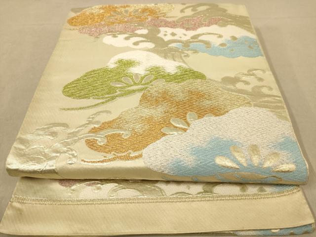 ■■■　サイズ　■■■ 長さ 416cm 幅 30cm程 ■■■　商品詳細　■■■ 【正絹・芯なし】 詳細に関しましては、画像をご確認ください。 大変上質な逸品になります。 お安く出品致しますので、是非この機会にいかがでしょうか？ ■■■　注意事項　■■■ ■モニター発色の具合により色合いが異なる場合がございます。 ■寸法は多少の誤差が生じる場合がございますのでご了承ください。 ■縫込みの長さが左右非対称の場合は短い部分を記載しております。 左右非対称であってもご返品・お値引き等の保証は出来かねますので、ご了承の上ご購入をお願い致します。 ■シミ等のチェックには注意を払っておりますが、見落としがある場合もございますし、個人の見解も様々ですので神経質な方のご購入はお控えください。 ■箪笥に入っておりました着物や帯なので畳みシワや匂いがあるものもございます。 ■お休みは基本的に土日祝となりますが、その他臨時でお休みする場合がございますのでご了承ください。 ■商品の発送は平日のみの発送となります。 ■夜間と土曜、日曜日はお問い合わせの回答が遅れる場合がございます。 ■当店では、お直し、紋入れ、お手入れ等は承っておりません。 ■生地の状態（ヤケ、経年劣化等）によってはサイズ直しが出来ない場合がございます。 その点もどうかご了承のうえ、ご購入をお願いいたします。 ■弊社で取り扱う商品は一点ものにつき、時期や在庫状況に応じて金額が変更となる場合がございます。 ■検針は行っておりません。予めご了承いただきますようお願いいたします。 ■【洗える着物】と記載のある商品におきましては、商品お届け後に洗濯を行ってしまってからのご返品にはご対応しかねます。 念の為、専門店でのお手入れをお願いいたします。 ■着物のサイズ目安は下記を参考ください↓ ＜女性着物＞　お端折り次第で＋5cm　−1cmが着用可能サイズ 　例）身丈170cmの場合、身長160cm〜175cm ＜男性着物＞　身丈＋約25cm〜27cm程が適応身長 　例）身丈155cmの場合、身長180〜182cm