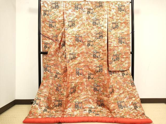 ■■■　サイズ　■■■ 身丈 195cm（肩から） 裄丈 66.5cm 袖丈 106cm　縫込み 7cm 袖幅 34cm 前幅 29cm 後幅 35cm 着物縫いこみ 内揚げ 0cm 裄 お袖側 約2cm　身頃側 約1cm ■■■　商品詳細　■■■ 【正絹】 状態は接写画像のように胴裏に薄い汚れがございますがその他表地は特に目立ったシミ汚れなどもなく大変良い状態です。 大変上質な逸品になります。 お安く出品致しますので、是非この機会にいかがでしょうか？ ■■■　注意事項　■■■ ■シミ等のチェックには注意を払っておりますが、見落としがある場合もございますし、個人の見解も様々ですので神経質な方のご購入はお控えください。 ■汚れやシミの種類につきましては、専門ではない為、正確な判別が難しく商品説明では種類を特定せず、汚れやシミと記載させております。 恐れ入りますが、ご了承くださいますようお願い申し上げます。 ■箪笥に入っておりました着物や帯なので畳みシワや匂いがあるものもございます。 ■お休みは基本的に土日祝となりますが、その他臨時でお休みする場合がございますのでご了承ください。 ■商品の発送は平日のみの発送となります。 ■夜間と土曜、日曜日はお問い合わせの回答が遅れる場合がございます。 ■当店では、お直し、紋入れ、お手入れ等は承っておりません。 ■生地の状態（ヤケ、経年劣化等）によってはサイズ直しが出来ない場合がございます。 その点もどうかご了承のうえ、ご購入をお願いいたします。 ■弊社で取り扱う商品は一点ものにつき、時期や在庫状況に応じて金額が変更となる場合がございます。 ■検針は行っておりません。予めご了承いただきますようお願いいたします。 ■【洗える着物】と記載のある商品におきましては、商品お届け後に洗濯を行ってしまってからのご返品にはご対応しかねます。 念の為、専門店でのお手入れをお願いいたします。 ■写真に写っている物が全てになります。 それ以外の付属品はございませんのでご了承ください。 ■状態に関する写真につきましては、掲載可能な写真枚数に限りがあるため、 各箇所につき1枚参考画像を掲載しております。 ■着物のサイズ目安は下記を参考ください↓ ＜女性着物＞　お端折り次第で＋5cm　−10cmが着用可能サイズ 　例）身丈170cmの場合、身長160cm〜175cm ＜男性着物＞　身丈＋約25cm〜27cm程が適応身長 　例）身丈155cmの場合、身長180cm〜182cm