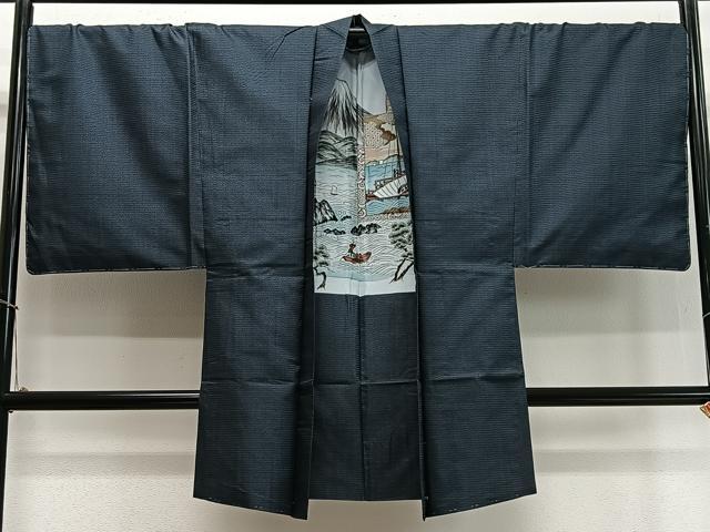 ■■■　サイズ　■■■ 身丈 95cm（肩から） 裄丈 71.5cm 袖丈 52cm　縫込み 3.5cm 袖幅 36cm 前幅 20cm 後幅 29.5cm 裄 お袖側 約0cm　身頃側 約2cm ■■■　商品詳細　■■■ 【正絹・未使用】 状態は特に目立ったシミ汚れなどもなく大変良い状態です。 大変上質な逸品になります。 お安く出品致しますので、是非この機会にいかがでしょうか？ ■■■　注意事項　■■■ ■モニター発色の具合により色合いが異なる場合がございます。 ■寸法は多少の誤差が生じる場合がございますのでご了承ください。 ■縫込みの長さが左右非対称の場合は短い部分を記載しております。 左右非対称であってもご返品・お値引き等の保証は出来かねますので、ご了承の上ご購入をお願い致します。 ■シミ等のチェックには注意を払っておりますが、見落としがある場合もございますし、個人の見解も様々ですので神経質な方のご購入はお控えください。 ■箪笥に入っておりました着物や帯なので畳みシワや匂いがあるものもございます。 ■お休みは基本的に土日祝となりますが、その他臨時でお休みする場合がございますのでご了承ください。 ■商品の発送は平日のみの発送となります。 ■夜間と土曜、日曜日はお問い合わせの回答が遅れる場合がございます。 ■当店では、お直し、紋入れ、お手入れ等は承っておりません。 ■生地の状態（ヤケ、経年劣化等）によってはサイズ直しが出来ない場合がございます。 その点もどうかご了承のうえ、ご購入をお願いいたします。 ■弊社で取り扱う商品は一点ものにつき、時期や在庫状況に応じて金額が変更となる場合がございます。 ■検針は行っておりません。予めご了承いただきますようお願いいたします。 ■【洗える着物】と記載のある商品におきましては、商品お届け後に洗濯を行ってしまってからのご返品にはご対応しかねます。 念の為、専門店でのお手入れをお願いいたします。 ■着物のサイズ目安は下記を参考ください↓ ＜女性着物＞　お端折り次第で＋5cm　−1cmが着用可能サイズ 　例）身丈170cmの場合、身長160cm〜175cm ＜男性着物＞　身丈＋約25cm〜27cm程が適応身長 　例）身丈155cmの場合、身長180〜182cm