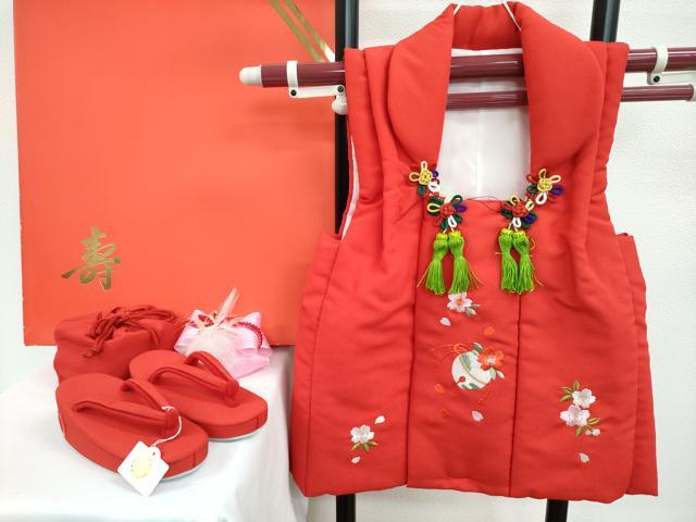 平和屋本店[]極上 七五三 女の子 3歳 被布・草履・巾着・髪飾りセット 4点セット 刺繍 鈴 草花文 金糸 ..