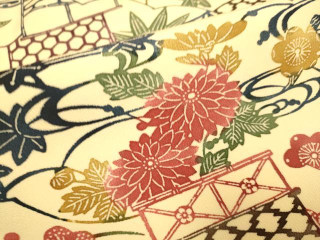 ■■■　サイズ　■■■ 身丈 158.5cm（肩から） 裄丈 66.5cm 袖丈 49.5cm　縫込み 5cm 袖幅 33cm 前幅 25cm 後幅 29cm 着物縫いこみ 内揚げ 0cm 裄 お袖側 約1cm　身頃側 約1cm ■■■　商品詳細　■■■ 【正絹】 状態は画像を添付しておりますので、そちらをご確認下さいますよう宜しくお願い致します。 大変上質な逸品になります。 お安く出品致しますので、是非この機会にいかがでしょうか？ ■■■　注意事項　■■■ ■モニター発色の具合により色合いが異なる場合がございます。 ■寸法は多少の誤差が生じる場合がございますのでご了承ください。 ■縫込みの長さが左右非対称の場合は短い部分を記載しております。 左右非対称であってもご返品・お値引き等の保証は出来かねますので、ご了承の上ご購入をお願い致します。 ■シミ等のチェックには注意を払っておりますが、見落としがある場合もございますし、個人の見解も様々ですので神経質な方のご購入はお控えください。 ■箪笥に入っておりました着物や帯なので畳みシワや匂いがあるものもございます。 ■お休みは基本的に土日祝となりますが、その他臨時でお休みする場合がございますのでご了承ください。 ■商品の発送は平日のみの発送となります。 ■夜間と土曜、日曜日はお問い合わせの回答が遅れる場合がございます。 ■当店では、お直し、紋入れ、お手入れ等は承っておりません。 ■生地の状態（ヤケ、経年劣化等）によってはサイズ直しが出来ない場合がございます。 その点もどうかご了承のうえ、ご購入をお願いいたします。 ■弊社で取り扱う商品は一点ものにつき、時期や在庫状況に応じて金額が変更となる場合がございます。 ■検針は行っておりません。予めご了承いただきますようお願いいたします。 ■【洗える着物】と記載のある商品におきましては、商品お届け後に洗濯を行ってしまってからのご返品にはご対応しかねます。 念の為、専門店でのお手入れをお願いいたします。 ■着物のサイズ目安は下記を参考ください↓ ＜女性着物＞　お端折り次第で＋5cm　−1cmが着用可能サイズ 　例）身丈170cmの場合、身長160cm〜175cm ＜男性着物＞　身丈＋約25cm〜27cm程が適応身長 　例）身丈155cmの場合、身長180〜182cm