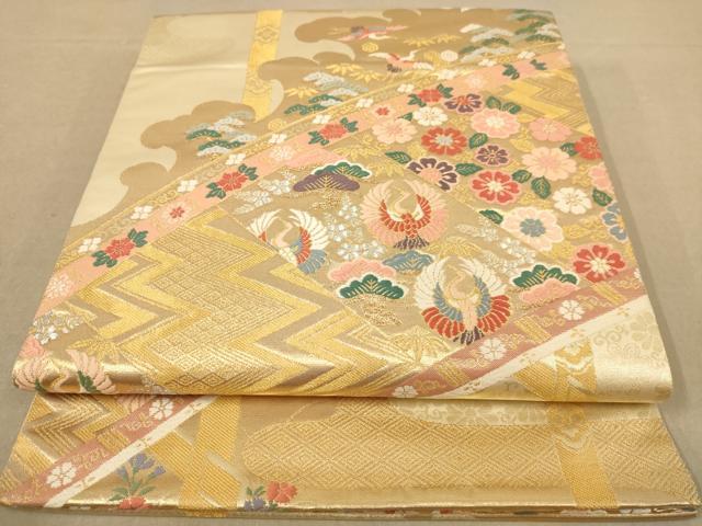 ■■■　サイズ　■■■ 長さ 440cm 幅 31cm程 ■■■　商品詳細　■■■ 【正絹】 詳細に関しましては、画像をご確認ください。 大変上質な逸品になります。 お安く出品致しますので、是非この機会にいかがでしょうか？ ※汚れ等に関しましては、着用時には見えない部分になるかと思いますのであまり気にならずお召になれるかと思います。 ■■■　注意事項　■■■ ■モニター発色の具合により色合いが異なる場合がございます。 ■寸法は多少の誤差が生じる場合がございますのでご了承ください。 ■縫込みの長さが左右非対称の場合は短い部分を記載しております。 左右非対称であってもご返品・お値引き等の保証は出来かねますので、ご了承の上ご購入をお願い致します。 ■シミ等のチェックには注意を払っておりますが、見落としがある場合もございますし、個人の見解も様々ですので神経質な方のご購入はお控えください。 ■箪笥に入っておりました着物や帯なので畳みシワや匂いがあるものもございます。 ■お休みは基本的に土日祝となりますが、その他臨時でお休みする場合がございますのでご了承ください。 ■商品の発送は平日のみの発送となります。 ■夜間と土曜、日曜日はお問い合わせの回答が遅れる場合がございます。 ■当店では、お直し、紋入れ、お手入れ等は承っておりません。 ■生地の状態（ヤケ、経年劣化等）によってはサイズ直しが出来ない場合がございます。 その点もどうかご了承のうえ、ご購入をお願いいたします。 ■弊社で取り扱う商品は一点ものにつき、時期や在庫状況に応じて金額が変更となる場合がございます。 ■検針は行っておりません。予めご了承いただきますようお願いいたします。 ■【洗える着物】と記載のある商品におきましては、商品お届け後に洗濯を行ってしまってからのご返品にはご対応しかねます。 念の為、専門店でのお手入れをお願いいたします。 ■着物のサイズ目安は下記を参考ください↓ ＜女性着物＞　お端折り次第で＋5cm　−1cmが着用可能サイズ 　例）身丈170cmの場合、身長160cm〜175cm ＜男性着物＞　身丈＋約25cm〜27cm程が適応身長 　例）身丈155cmの場合、身長180〜182cm