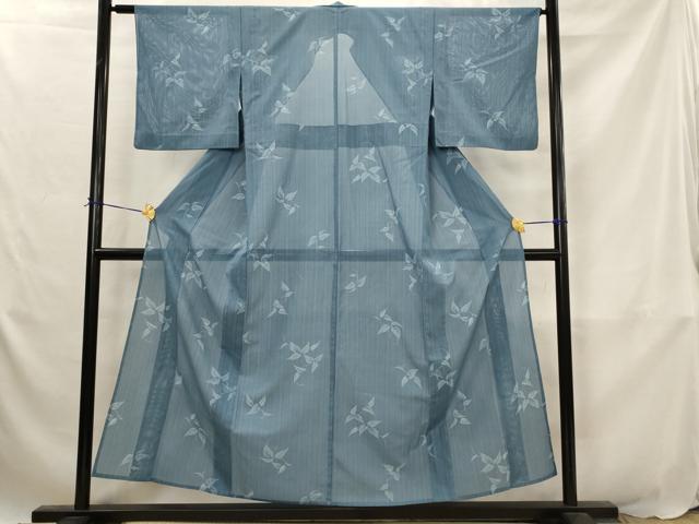 ■■■　サイズ　■■■ 身丈 153cm（肩から） 裄丈 63cm 袖丈 46cm　縫込み 4.5cm 袖幅 32cm 前幅 23cm 後幅 29cm 着物縫いこみ 内揚げ 5.5cm 裄 お袖側 約4cm　身頃側 約3.5cm ■■■　商品詳細　■■■ 【化繊】 状態は接写画像のように表地所々に汚れがございます。 お安く出品致しますので、是非この機会にいかがでしょうか？※ご自身で洗濯された場合の保証はできかねます。 専門店にご相談ください。 ■■■　注意事項　■■■ ■モニター発色の具合により色合いが異なる場合がございます。 ■寸法は多少の誤差が生じる場合がございますのでご了承ください。 ■縫込みの長さが左右非対称の場合は短い部分を記載しております。 左右非対称であってもご返品・お値引き等の保証は出来かねますので、ご了承の上ご購入をお願い致します。 ■シミ等のチェックには注意を払っておりますが、見落としがある場合もございますし、個人の見解も様々ですので神経質な方のご購入はお控えください。 ■箪笥に入っておりました着物や帯なので畳みシワや匂いがあるものもございます。 ■お休みは基本的に土日祝となりますが、その他臨時でお休みする場合がございますのでご了承ください。 ■商品の発送は平日のみの発送となります。 ■夜間と土曜、日曜日はお問い合わせの回答が遅れる場合がございます。 ■当店では、お直し、紋入れ、お手入れ等は承っておりません。 ■生地の状態（ヤケ、経年劣化等）によってはサイズ直しが出来ない場合がございます。 その点もどうかご了承のうえ、ご購入をお願いいたします。 ■弊社で取り扱う商品は一点ものにつき、時期や在庫状況に応じて金額が変更となる場合がございます。 ■検針は行っておりません。予めご了承いただきますようお願いいたします。 ■【洗える着物】と記載のある商品におきましては、商品お届け後に洗濯を行ってしまってからのご返品にはご対応しかねます。 念の為、専門店でのお手入れをお願いいたします。 ■写真に写っている物が全てになります。それ以外の付属品はございませんのでご了承ください。 ■状態に関する写真につきましては、掲載可能な写真枚数に限りがあるため、各箇所につき1枚参考画像を掲載しております。 ■着物のサイズ目安は下記を参考ください↓ ＜女性着物＞　お端折り次第で＋5cm　－1cmが着用可能サイズ 　例）身丈170cmの場合、身長160cm～175cm ＜男性着物＞　身丈＋約25cm～27cm程が適応身長 　例）身丈155cmの場合、身長180～182cm