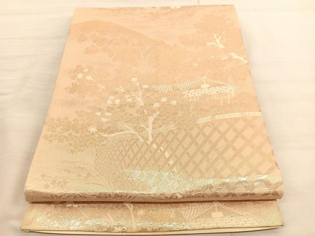■■■　サイズ　■■■ 長さ 424cm 幅 31cm程 ■■■　商品詳細　■■■ 【正絹・芯なし】 詳細に関しましては、画像をご確認ください。 大変上質な逸品になります。 お安く出品致しますので、是非この機会にいかがでしょうか？ ※西陣シールの剥がし跡がございます。 ■■■　注意事項　■■■ ■モニター発色の具合により色合いが異なる場合がございます。 ■寸法は多少の誤差が生じる場合がございますのでご了承ください。 ■縫込みの長さが左右非対称の場合は短い部分を記載しております。 左右非対称であってもご返品・お値引き等の保証は出来かねますので、ご了承の上ご購入をお願い致します。 ■シミ等のチェックには注意を払っておりますが、見落としがある場合もございますし、個人の見解も様々ですので神経質な方のご購入はお控えください。 ■箪笥に入っておりました着物や帯なので畳みシワや匂いがあるものもございます。 ■お休みは基本的に土日祝となりますが、その他臨時でお休みする場合がございますのでご了承ください。 ■商品の発送は平日のみの発送となります。 ■夜間と土曜、日曜日はお問い合わせの回答が遅れる場合がございます。 ■当店では、お直し、紋入れ、お手入れ等は承っておりません。 ■生地の状態（ヤケ、経年劣化等）によってはサイズ直しが出来ない場合がございます。 その点もどうかご了承のうえ、ご購入をお願いいたします。 ■弊社で取り扱う商品は一点ものにつき、時期や在庫状況に応じて金額が変更となる場合がございます。 ■検針は行っておりません。予めご了承いただきますようお願いいたします。 ■【洗える着物】と記載のある商品におきましては、商品お届け後に洗濯を行ってしまってからのご返品にはご対応しかねます。 念の為、専門店でのお手入れをお願いいたします。 ■着物のサイズ目安は下記を参考ください↓ ＜女性着物＞　お端折り次第で＋5cm　−1cmが着用可能サイズ 　例）身丈170cmの場合、身長160cm〜175cm ＜男性着物＞　身丈＋約25cm〜27cm程が適応身長 　例）身丈155cmの場合、身長180〜182cm