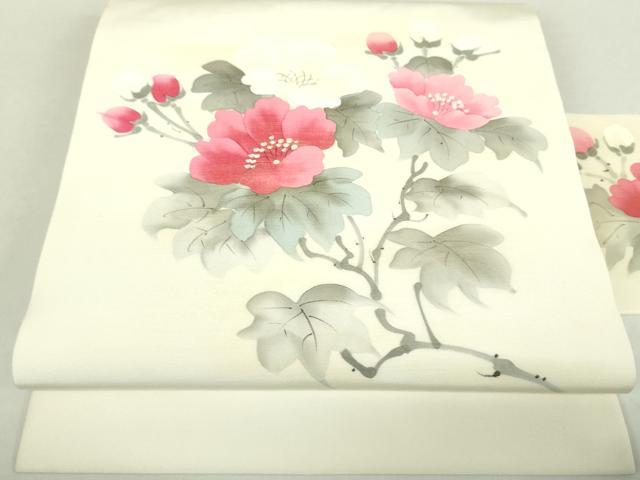 ■■■　サイズ　■■■ 長さ 350.5cm 幅 30cm程 ■■■　商品詳細　■■■ 【正絹・未使用】 状態は一度も締めておりませんが 接写画像のように胴回りに薄い汚れがございます。 その他特に目立ったシミ汚れなどもなく大変良い状態です。 大変上質な逸品になります。 お安く出品致しますので、是非この機会にいかがでしょうか？ ■■■　注意事項　■■■ ■モニター発色の具合により色合いが異なる場合がございます。 ■寸法は多少の誤差が生じる場合がございますのでご了承ください。 ■縫込みの長さが左右非対称の場合は短い部分を記載しております。 左右非対称であってもご返品・お値引き等の保証は出来かねますので、ご了承の上ご購入をお願い致します。 ■シミ等のチェックには注意を払っておりますが、見落としがある場合もございますし、個人の見解も様々ですので神経質な方のご購入はお控えください。 ■箪笥に入っておりました着物や帯なので畳みシワや匂いがあるものもございます。 ■お休みは基本的に土日祝となりますが、その他臨時でお休みする場合がございますのでご了承ください。 ■商品の発送は平日のみの発送となります。 ■夜間と土曜、日曜日はお問い合わせの回答が遅れる場合がございます。 ■当店では、お直し、紋入れ、お手入れ等は承っておりません。 ■生地の状態（ヤケ、経年劣化等）によってはサイズ直しが出来ない場合がございます。 その点もどうかご了承のうえ、ご購入をお願いいたします。 ■弊社で取り扱う商品は一点ものにつき、時期や在庫状況に応じて金額が変更となる場合がございます。 ■検針は行っておりません。予めご了承いただきますようお願いいたします。 ■【洗える着物】と記載のある商品におきましては、商品お届け後に洗濯を行ってしまってからのご返品にはご対応しかねます。 念の為、専門店でのお手入れをお願いいたします。 ■着物のサイズ目安は下記を参考ください↓ ＜女性着物＞　お端折り次第で＋5cm　−1cmが着用可能サイズ 　例）身丈170cmの場合、身長160cm〜175cm ＜男性着物＞　身丈＋約25cm〜27cm程が適応身長 　例）身丈155cmの場合、身長180〜182cm