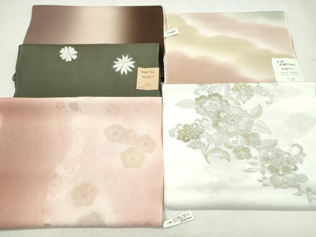 ■■■　商品詳細　■■■ 【正絹・未使用】 状態は特に目立ったシミ汚れなどもなく大変良い状態です。 大変上質な逸品になります。 お安く出品致しますので、是非この機会にいかがでしょうか？ ■■■　注意事項　■■■ ■モニター発色の具合により色合いが異なる場合がございます。 ■寸法は多少の誤差が生じる場合がございますのでご了承ください。 ■縫込みの長さが左右非対称の場合は短い部分を記載しております。 左右非対称であってもご返品・お値引き等の保証は出来かねますので、ご了承の上ご購入をお願い致します。 ■シミ等のチェックには注意を払っておりますが、見落としがある場合もございますし、個人の見解も様々ですので神経質な方のご購入はお控えください。 ■箪笥に入っておりました着物や帯なので畳みシワや匂いがあるものもございます。 ■お休みは基本的に土日祝となりますが、その他臨時でお休みする場合がございますのでご了承ください。 ■商品の発送は平日のみの発送となります。 ■夜間と土曜、日曜日はお問い合わせの回答が遅れる場合がございます。 ■当店では、お直し、紋入れ、お手入れ等は承っておりません。 ■生地の状態（ヤケ、経年劣化等）によってはサイズ直しが出来ない場合がございます。 その点もどうかご了承のうえ、ご購入をお願いいたします。 ■弊社で取り扱う商品は一点ものにつき、時期や在庫状況に応じて金額が変更となる場合がございます。 ■検針は行っておりません。予めご了承いただきますようお願いいたします。 ■【洗える着物】と記載のある商品におきましては、商品お届け後に洗濯を行ってしまってからのご返品にはご対応しかねます。 念の為、専門店でのお手入れをお願いいたします。 ■着物のサイズ目安は下記を参考ください↓ ＜女性着物＞　お端折り次第で＋5cm　−1cmが着用可能サイズ 　例）身丈170cmの場合、身長160cm〜175cm ＜男性着物＞　身丈＋約25cm〜27cm程が適応身長 　例）身丈155cmの場合、身長180〜182cm