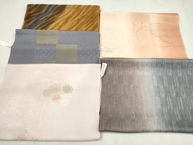 ■■■　商品詳細　■■■ 【正絹・未使用】 状態は参考画像のように、2点に薄い点シミがございますが、 その他特に目立ったシミ汚れなどもなく大変良い状態です。 大変上質な逸品になります。 お安く出品致しますので、是非この機会にいかがでしょうか？ ■■■　注意事項　■■■ ■モニター発色の具合により色合いが異なる場合がございます。 ■寸法は多少の誤差が生じる場合がございますのでご了承ください。 ■縫込みの長さが左右非対称の場合は短い部分を記載しております。 左右非対称であってもご返品・お値引き等の保証は出来かねますので、ご了承の上ご購入をお願い致します。 ■シミ等のチェックには注意を払っておりますが、見落としがある場合もございますし、個人の見解も様々ですので神経質な方のご購入はお控えください。 ■箪笥に入っておりました着物や帯なので畳みシワや匂いがあるものもございます。 ■お休みは基本的に土日祝となりますが、その他臨時でお休みする場合がございますのでご了承ください。 ■商品の発送は平日のみの発送となります。 ■夜間と土曜、日曜日はお問い合わせの回答が遅れる場合がございます。 ■当店では、お直し、紋入れ、お手入れ等は承っておりません。 ■生地の状態（ヤケ、経年劣化等）によってはサイズ直しが出来ない場合がございます。 その点もどうかご了承のうえ、ご購入をお願いいたします。 ■弊社で取り扱う商品は一点ものにつき、時期や在庫状況に応じて金額が変更となる場合がございます。 ■検針は行っておりません。予めご了承いただきますようお願いいたします。 ■【洗える着物】と記載のある商品におきましては、商品お届け後に洗濯を行ってしまってからのご返品にはご対応しかねます。 念の為、専門店でのお手入れをお願いいたします。 ■着物のサイズ目安は下記を参考ください↓ ＜女性着物＞　お端折り次第で＋5cm　−1cmが着用可能サイズ 　例）身丈170cmの場合、身長160cm〜175cm ＜男性着物＞　身丈＋約25cm〜27cm程が適応身長 　例）身丈155cmの場合、身長180〜182cm