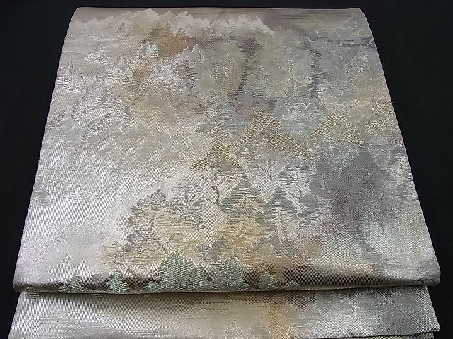 ■■■　サイズ　■■■ 長さ 408cm 幅 30.5cm程 ■■■　商品詳細　■■■ 【正絹・芯なし】状態は接写画像のように柄止まり・裏地に薄い汚れがございますがその他特に目立ったシミ汚れなどもなく大変良い状態です。着用時には見えない部分になりますのであまり気にならずお召になれるかと思います。大変上質な逸品になります。お安く出品致しますので、是非この機会にいかがでしょうか？※たれ先未かがりですが着用には問題ありません。 ■■■　注意事項　■■■ ■モニター発色の具合により色合いが異なる場合がございます。 ■寸法は多少の誤差が生じる場合がございますのでご了承ください。 ■縫込みの長さが左右非対称の場合は短い部分を記載しております。 左右非対称であってもご返品・お値引き等の保証は出来かねますので、ご了承の上ご購入をお願い致します。 ■シミ等のチェックには注意を払っておりますが、見落としがある場合もございますし、個人の見解も様々ですので神経質な方のご購入はお控えください。 ■箪笥に入っておりました着物や帯なので畳みシワや匂いがあるものもございます。 ■お休みは基本的に土日祝となりますが、その他臨時でお休みする場合がございますのでご了承ください。 ■商品の発送は平日のみの発送となります。 ■夜間と土曜、日曜日はお問い合わせの回答が遅れる場合がございます。 ■当店では、お直し、紋入れ、お手入れ等は承っておりません。 ■生地の状態（ヤケ、経年劣化等）によってはサイズ直しが出来ない場合がございます。 その点もどうかご了承のうえ、ご購入をお願いいたします。 ■弊社で取り扱う商品は一点ものにつき、時期や在庫状況に応じて金額が変更となる場合がございます。 ■検針は行っておりません。予めご了承いただきますようお願いいたします。 ■【洗える着物】と記載のある商品におきましては、商品お届け後に洗濯を行ってしまってからのご返品にはご対応しかねます。 念の為、専門店でのお手入れをお願いいたします。 ■着物のサイズ目安は下記を参考ください↓ ＜女性着物＞　お端折り次第で＋5cm　−1cmが着用可能サイズ 　例）身丈170cmの場合、身長160cm〜175cm ＜男性着物＞　身丈＋約25cm〜27cm程が適応身長 　例）身丈155cmの場合、身長180〜182cm