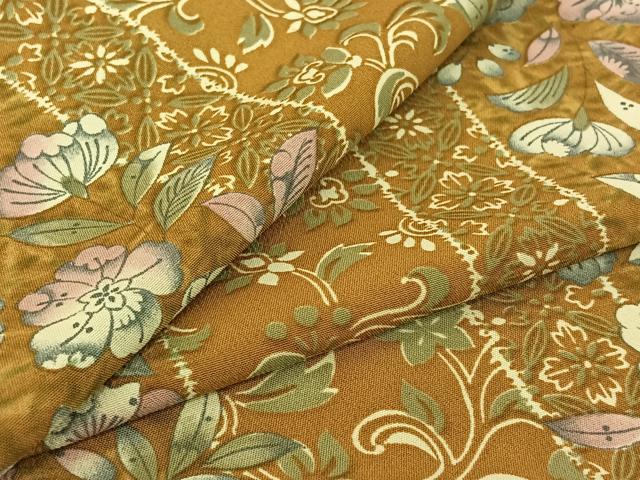 ■■■　サイズ　■■■ 身丈 155cm（肩から） 裄丈 67cm 袖丈 47cm　縫込み 4cm 袖幅 34cm 前幅 25cm 後幅 30cm 着物縫いこみ 内揚げ 2cm 裄 お袖側 約2cm　身頃側 約2cm ■■■　商品詳細　■■■ 【化繊】 状態は特に目立ったシミ汚れなどもなく大変良い状態です。 お安く出品致しますので、是非この機会にいかがでしょうか？※ご自身で洗濯された場合の保証はできかねます。 専門店にご相談ください。 ■■■　注意事項　■■■ ■モニター発色の具合により色合いが異なる場合がございます。 ■寸法は多少の誤差が生じる場合がございますのでご了承ください。 ■縫込みの長さが左右非対称の場合は短い部分を記載しております。 左右非対称であってもご返品・お値引き等の保証は出来かねますので、ご了承の上ご購入をお願い致します。 ■シミ等のチェックには注意を払っておりますが、見落としがある場合もございますし、個人の見解も様々ですので神経質な方のご購入はお控えください。 ■箪笥に入っておりました着物や帯なので畳みシワや匂いがあるものもございます。 ■お休みは基本的に土日祝となりますが、その他臨時でお休みする場合がございますのでご了承ください。 ■商品の発送は平日のみの発送となります。 ■夜間と土曜、日曜日はお問い合わせの回答が遅れる場合がございます。 ■当店では、お直し、紋入れ、お手入れ等は承っておりません。 ■生地の状態（ヤケ、経年劣化等）によってはサイズ直しが出来ない場合がございます。 その点もどうかご了承のうえ、ご購入をお願いいたします。 ■弊社で取り扱う商品は一点ものにつき、時期や在庫状況に応じて金額が変更となる場合がございます。 ■検針は行っておりません。予めご了承いただきますようお願いいたします。 ■【洗える着物】と記載のある商品におきましては、商品お届け後に洗濯を行ってしまってからのご返品にはご対応しかねます。 念の為、専門店でのお手入れをお願いいたします。 ■着物のサイズ目安は下記を参考ください↓ ＜女性着物＞　お端折り次第で＋5cm　−1cmが着用可能サイズ 　例）身丈170cmの場合、身長160cm〜175cm ＜男性着物＞　身丈＋約25cm〜27cm程が適応身長 　例）身丈155cmの場合、身長180〜182cm