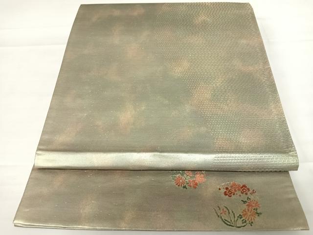 ■■■　サイズ　■■■ 長さ 444cm 幅 30.5cm程 ■■■　商品詳細　■■■ 【正絹・芯なし】 詳細に関しましては、画像をご確認ください。 大変上質な逸品になります。 お安く出品致しますので、是非この機会にいかがでしょうか？ ■■■　注意事項　■■■ ■モニター発色の具合により色合いが異なる場合がございます。 ■寸法は多少の誤差が生じる場合がございますのでご了承ください。 ■縫込みの長さが左右非対称の場合は短い部分を記載しております。 左右非対称であってもご返品・お値引き等の保証は出来かねますので、ご了承の上ご購入をお願い致します。 ■シミ等のチェックには注意を払っておりますが、見落としがある場合もございますし、個人の見解も様々ですので神経質な方のご購入はお控えください。 ■箪笥に入っておりました着物や帯なので畳みシワや匂いがあるものもございます。 ■お休みは基本的に土日祝となりますが、その他臨時でお休みする場合がございますのでご了承ください。 ■商品の発送は平日のみの発送となります。 ■夜間と土曜、日曜日はお問い合わせの回答が遅れる場合がございます。 ■当店では、お直し、紋入れ、お手入れ等は承っておりません。 ■生地の状態（ヤケ、経年劣化等）によってはサイズ直しが出来ない場合がございます。 その点もどうかご了承のうえ、ご購入をお願いいたします。 ■弊社で取り扱う商品は一点ものにつき、時期や在庫状況に応じて金額が変更となる場合がございます。 ■検針は行っておりません。予めご了承いただきますようお願いいたします。 ■【洗える着物】と記載のある商品におきましては、商品お届け後に洗濯を行ってしまってからのご返品にはご対応しかねます。 念の為、専門店でのお手入れをお願いいたします。 ■着物のサイズ目安は下記を参考ください↓ ＜女性着物＞　お端折り次第で＋5?　−10?が着用可能サイズ 　例）身丈170?の場合、身長160?〜175? ＜男性着物＞　身丈＋約25?〜27?程が適応身長 　例）身丈155?の場合、身長180〜182?