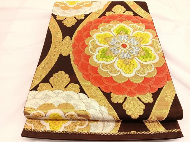 ■■■　サイズ　■■■ 長さ 430cm 幅 30cm程 ■■■　商品詳細　■■■ 【正絹・芯なし】 詳細に関しましては、画像をご確認ください。 大変上質な逸品になります。 お安く出品致しますので、是非この機会にいかがでしょうか？ ※表地所々・裏地に変色がございます。 ■■■　注意事項　■■■ ■モニター発色の具合により色合いが異なる場合がございます。 ■寸法は多少の誤差が生じる場合がございますのでご了承ください。 ■縫込みの長さが左右非対称の場合は短い部分を記載しております。 左右非対称であってもご返品・お値引き等の保証は出来かねますので、ご了承の上ご購入をお願い致します。 ■シミ等のチェックには注意を払っておりますが、見落としがある場合もございますし、個人の見解も様々ですので神経質な方のご購入はお控えください。 ■箪笥に入っておりました着物や帯なので畳みシワや匂いがあるものもございます。 ■お休みは基本的に土日祝となりますが、その他臨時でお休みする場合がございますのでご了承ください。 ■商品の発送は平日のみの発送となります。 ■夜間と土曜、日曜日はお問い合わせの回答が遅れる場合がございます。 ■当店では、お直し、紋入れ、お手入れ等は承っておりません。 ■生地の状態（ヤケ、経年劣化等）によってはサイズ直しが出来ない場合がございます。 その点もどうかご了承のうえ、ご購入をお願いいたします。 ■弊社で取り扱う商品は一点ものにつき、時期や在庫状況に応じて金額が変更となる場合がございます。 ■検針は行っておりません。予めご了承いただきますようお願いいたします。 ■【洗える着物】と記載のある商品におきましては、商品お届け後に洗濯を行ってしまってからのご返品にはご対応しかねます。 念の為、専門店でのお手入れをお願いいたします。 ■着物のサイズ目安は下記を参考ください↓ ＜女性着物＞　お端折り次第で＋5cm　−1cmが着用可能サイズ 　例）身丈170cmの場合、身長160cm〜175cm ＜男性着物＞　身丈＋約25cm〜27cm程が適応身長 　例）身丈155cmの場合、身長180〜182cm