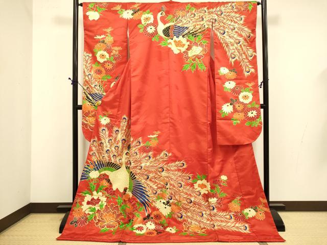 ■■■　サイズ　■■■ 身丈 181cm（肩から） 裄丈 67cm 袖丈 105.5cm　縫込み 3cm 袖幅 32cm 前幅 25cm 後幅 30.5cm 着物縫いこみ 内揚げ 0cm 裄 お袖側 約2.5cm　身頃側 約1cm ■■■　商品詳細　■■■ 【化繊】 状態は接写画像のように表地所々に薄い汚れがございます。 ぜひお手入れをされてお召しになられてはいかがでしょうか。 お安く出品致しますので、是非この機会にいかがでしょうか？ ■■■　注意事項　■■■ ■モニター発色の具合により色合いが異なる場合がございます。 ■寸法は多少の誤差が生じる場合がございますのでご了承ください。 ■縫込みの長さが左右非対称の場合は短い部分を記載しております。 左右非対称であってもご返品・お値引き等の保証は出来かねますので、ご了承の上ご購入をお願い致します。 ■シミ等のチェックには注意を払っておりますが、見落としがある場合もございますし、個人の見解も様々ですので神経質な方のご購入はお控えください。 ■箪笥に入っておりました着物や帯なので畳みシワや匂いがあるものもございます。 ■お休みは基本的に土日祝となりますが、その他臨時でお休みする場合がございますのでご了承ください。 ■商品の発送は平日のみの発送となります。 ■夜間と土曜、日曜日はお問い合わせの回答が遅れる場合がございます。 ■当店では、お直し、紋入れ、お手入れ等は承っておりません。 ■生地の状態（ヤケ、経年劣化等）によってはサイズ直しが出来ない場合がございます。 その点もどうかご了承のうえ、ご購入をお願いいたします。 ■弊社で取り扱う商品は一点ものにつき、時期や在庫状況に応じて金額が変更となる場合がございます。 ■検針は行っておりません。予めご了承いただきますようお願いいたします。 ■【洗える着物】と記載のある商品におきましては、商品お届け後に洗濯を行ってしまってからのご返品にはご対応しかねます。 念の為、専門店でのお手入れをお願いいたします。 ■着物のサイズ目安は下記を参考ください↓ ＜女性着物＞　お端折り次第で＋5?　−10?が着用可能サイズ 　例）身丈170?の場合、身長160?〜175? ＜男性着物＞　身丈＋約25?〜27?程が適応身長 　例）身丈155?の場合、身長180〜182?