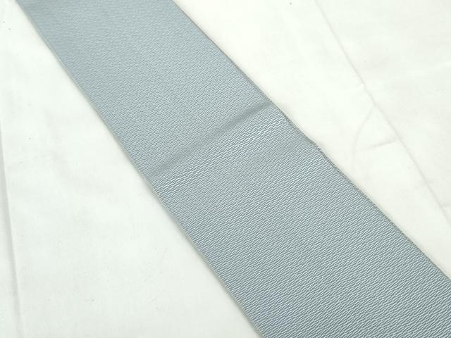 ■■■　サイズ　■■■ 長さ 392cm 幅 9.5cm程 ■■■　商品詳細　■■■ 【正絹】 詳細に関しましては、画像をご確認ください。 本場筑前博多織は、 福岡県福岡市博多区やその周辺で生産される絹織物です。 仏具のひとつである独鈷、華皿を基にした幾何学模様が織られています。 江戸時代に筑前藩主だった黒田長政が幕府への献上品にしたことから、 博多献上、献上博多とも呼ばれます。 横畝が際立って見える経畝織りという織りになっています。 30〜60本の細い経糸を使うため、こしやはりがあり、 地合が硬く、光沢感があります。 きちんと締まり、くずれにくい、締めやすい帯といわれています。 大変上質な逸品になります。 お安く出品致しますので、是非この機会にいかがでしょうか？ ■■■　注意事項　■■■ ■モニター発色の具合により色合いが異なる場合がございます。 ■寸法は多少の誤差が生じる場合がございますのでご了承ください。 ■縫込みの長さが左右非対称の場合は短い部分を記載しております。 左右非対称であってもご返品・お値引き等の保証は出来かねますので、ご了承の上ご購入をお願い致します。 ■シミ等のチェックには注意を払っておりますが、見落としがある場合もございますし、個人の見解も様々ですので神経質な方のご購入はお控えください。 ■箪笥に入っておりました着物や帯なので畳みシワや匂いがあるものもございます。 ■お休みは基本的に土日祝となりますが、その他臨時でお休みする場合がございますのでご了承ください。 ■商品の発送は平日のみの発送となります。 ■夜間と土曜、日曜日はお問い合わせの回答が遅れる場合がございます。 ■当店では、お直し、紋入れ、お手入れ等は承っておりません。 ■生地の状態（ヤケ、経年劣化等）によってはサイズ直しが出来ない場合がございます。 その点もどうかご了承のうえ、ご購入をお願いいたします。 ■弊社で取り扱う商品は一点ものにつき、時期や在庫状況に応じて金額が変更となる場合がございます。 ■検針は行っておりません。予めご了承いただきますようお願いいたします。 ■【洗える着物】と記載のある商品におきましては、商品お届け後に洗濯を行ってしまってからのご返品にはご対応しかねます。 念の為、専門店でのお手入れをお願いいたします。 ■着物のサイズ目安は下記を参考ください↓ ＜女性着物＞　お端折り次第で＋5cm　−1cmが着用可能サイズ 　例）身丈170cmの場合、身長160cm〜175cm ＜男性着物＞　身丈＋約25cm〜27cm程が適応身長 　例）身丈155cmの場合、身長180〜182cm