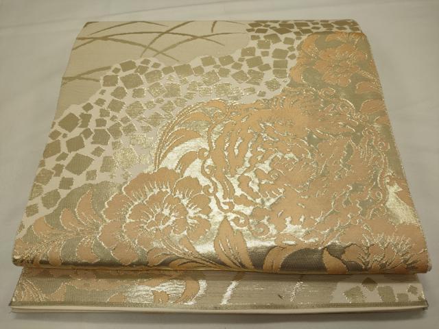 ■■■　サイズ　■■■ 長さ 422cm 幅 31cm程 ■■■　商品詳細　■■■ 【正絹】 詳細に関しましては、画像をご確認ください。 大変上質な逸品になります。 お安く出品致しますので、是非この機会にいかがでしょうか？ ※汚れ等に関しましては、着用時には見えない部分になるかと思いますのであまり気にならずお召になれるかと思います。 ■■■　注意事項　■■■ ■モニター発色の具合により色合いが異なる場合がございます。 ■寸法は多少の誤差が生じる場合がございますのでご了承ください。 ■縫込みの長さが左右非対称の場合は短い部分を記載しております。 左右非対称であってもご返品・お値引き等の保証は出来かねますので、ご了承の上ご購入をお願い致します。 ■シミ等のチェックには注意を払っておりますが、見落としがある場合もございますし、個人の見解も様々ですので神経質な方のご購入はお控えください。 ■箪笥に入っておりました着物や帯なので畳みシワや匂いがあるものもございます。 ■お休みは基本的に土日祝となりますが、その他臨時でお休みする場合がございますのでご了承ください。 ■商品の発送は平日のみの発送となります。 ■夜間と土曜、日曜日はお問い合わせの回答が遅れる場合がございます。 ■当店では、お直し、紋入れ、お手入れ等は承っておりません。 ■生地の状態（ヤケ、経年劣化等）によってはサイズ直しが出来ない場合がございます。 その点もどうかご了承のうえ、ご購入をお願いいたします。 ■弊社で取り扱う商品は一点ものにつき、時期や在庫状況に応じて金額が変更となる場合がございます。 ■検針は行っておりません。予めご了承いただきますようお願いいたします。 ■【洗える着物】と記載のある商品におきましては、商品お届け後に洗濯を行ってしまってからのご返品にはご対応しかねます。 念の為、専門店でのお手入れをお願いいたします。 ■着物のサイズ目安は下記を参考ください↓ ＜女性着物＞　お端折り次第で＋5?　−10?が着用可能サイズ 　例）身丈170?の場合、身長160?〜175? ＜男性着物＞　身丈＋約25?〜27?程が適応身長 　例）身丈155?の場合、身長180〜182?