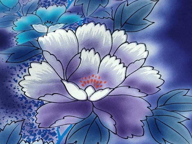 ■■■　サイズ　■■■ 身丈 157cm（肩から） 裄丈 68.5cm 袖丈 50cm　縫込み 4.5cm 袖幅 34.5cm 前幅 23cm 後幅 30.5cm 着物縫いこみ 内揚げ 0cm 裄 お袖側 約2.5cm　身頃側 約1cm ■■■　商品詳細　■■■ 【綿】 状態は接写画像のように衿山に薄い汚れがございますが その他特に目立ったシミ汚れなどもなく大変良い状態です。 大変上質な逸品になります。 お安く出品致しますので、是非この機会にいかがでしょうか？ ■■■　注意事項　■■■ ■モニター発色の具合により色合いが異なる場合がございます。 ■寸法は多少の誤差が生じる場合がございますのでご了承ください。 ■縫込みの長さが左右非対称の場合は短い部分を記載しております。 左右非対称であってもご返品・お値引き等の保証は出来かねますので、ご了承の上ご購入をお願い致します。 ■シミ等のチェックには注意を払っておりますが、見落としがある場合もございますし、個人の見解も様々ですので神経質な方のご購入はお控えください。 ■箪笥に入っておりました着物や帯なので畳みシワや匂いがあるものもございます。 ■お休みは基本的に土日祝となりますが、その他臨時でお休みする場合がございますのでご了承ください。 ■商品の発送は平日のみの発送となります。 ■夜間と土曜、日曜日はお問い合わせの回答が遅れる場合がございます。 ■当店では、お直し、紋入れ、お手入れ等は承っておりません。 ■生地の状態（ヤケ、経年劣化等）によってはサイズ直しが出来ない場合がございます。 その点もどうかご了承のうえ、ご購入をお願いいたします。 ■弊社で取り扱う商品は一点ものにつき、時期や在庫状況に応じて金額が変更となる場合がございます。 ■検針は行っておりません。予めご了承いただきますようお願いいたします。 ■【洗える着物】と記載のある商品におきましては、商品お届け後に洗濯を行ってしまってからのご返品にはご対応しかねます。 念の為、専門店でのお手入れをお願いいたします。 ■写真に写っている物が全てになります。それ以外の付属品はございませんのでご了承ください。 ■状態に関する写真につきましては、掲載可能な写真枚数に限りがあるため、各箇所につき1枚参考画像を掲載しております。 ■着物のサイズ目安は下記を参考ください↓ ＜女性着物＞　お端折り次第で＋5cm　－1cmが着用可能サイズ 　例）身丈170cmの場合、身長160cm～175cm ＜男性着物＞　身丈＋約25cm～27cm程が適応身長 　例）身丈155cmの場合、身長180～182cm