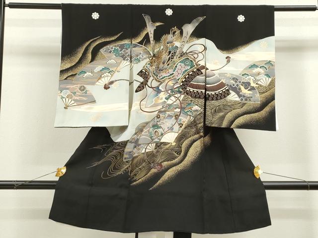 ■■■　サイズ　■■■ 【着物】 身丈 96cm（肩から） 裄丈 46cm 袖丈 54.5cm ■■■　商品詳細　■■■ 産着【表地：正絹・胴裏：化繊、襦袢：化繊・五つ紋】の状態は接写画像のように表地所々・胴裏・襦袢の衿に薄い汚れがございます。 大変上質な逸品になりますので ぜひお手入れをされてお召しになられてはいかがでしょうか。 お安く出品致しますので、是非この機会にいかがでしょうか？ ■■■　注意事項　■■■ ■モニター発色の具合により色合いが異なる場合がございます。 ■寸法は多少の誤差が生じる場合がございますのでご了承ください。 ■縫込みの長さが左右非対称の場合は短い部分を記載しております。 左右非対称であってもご返品・お値引き等の保証は出来かねますので、ご了承の上ご購入をお願い致します。 ■シミ等のチェックには注意を払っておりますが、見落としがある場合もございますし、個人の見解も様々ですので神経質な方のご購入はお控えください。 ■箪笥に入っておりました着物や帯なので畳みシワや匂いがあるものもございます。 ■お休みは基本的に土日祝となりますが、その他臨時でお休みする場合がございますのでご了承ください。 ■商品の発送は平日のみの発送となります。 ■夜間と土曜、日曜日はお問い合わせの回答が遅れる場合がございます。 ■当店では、お直し、紋入れ、お手入れ等は承っておりません。 ■生地の状態（ヤケ、経年劣化等）によってはサイズ直しが出来ない場合がございます。 その点もどうかご了承のうえ、ご購入をお願いいたします。 ■弊社で取り扱う商品は一点ものにつき、時期や在庫状況に応じて金額が変更となる場合がございます。 ■検針は行っておりません。予めご了承いただきますようお願いいたします。 ■【洗える着物】と記載のある商品におきましては、商品お届け後に洗濯を行ってしまってからのご返品にはご対応しかねます。 念の為、専門店でのお手入れをお願いいたします。 ■着物のサイズ目安は下記を参考ください↓ ＜女性着物＞　お端折り次第で＋5cm　−1cmが着用可能サイズ 　例）身丈170cmの場合、身長160cm〜175cm ＜男性着物＞　身丈＋約25cm〜27cm程が適応身長 　例）身丈155cmの場合、身長180〜182cm