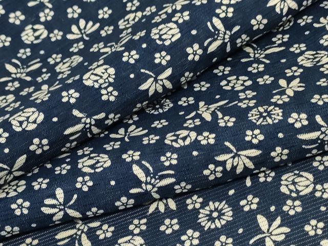 ■■■　サイズ　■■■ 身丈 150.5cm（肩から） 裄丈 62.5cm 袖丈 45cm　縫込み 6.5cm 袖幅 32.5cm 前幅 25cm 後幅 29cm 着物縫いこみ 内揚げ 0cm 裄 お袖側 約2.5cm　身頃側 約2.5cm ■■■　商品詳細　■■■ 【正絹】 状態は接写画像のように衿裏・背伏せ・右袖後に薄い汚れがございますが その他特に目立ったシミ汚れなどもなく大変良い状態です。 大変上質な逸品になります。 お安く出品致しますので、是非この機会にいかがでしょうか？ ■■■　注意事項　■■■ ■モニター発色の具合により色合いが異なる場合がございます。 ■寸法は多少の誤差が生じる場合がございますのでご了承ください。 ■縫込みの長さが左右非対称の場合は短い部分を記載しております。 左右非対称であってもご返品・お値引き等の保証は出来かねますので、ご了承の上ご購入をお願い致します。 ■シミ等のチェックには注意を払っておりますが、見落としがある場合もございますし、個人の見解も様々ですので神経質な方のご購入はお控えください。 ■箪笥に入っておりました着物や帯なので畳みシワや匂いがあるものもございます。 ■お休みは基本的に土日祝となりますが、その他臨時でお休みする場合がございますのでご了承ください。 ■商品の発送は平日のみの発送となります。 ■夜間と土曜、日曜日はお問い合わせの回答が遅れる場合がございます。 ■当店では、お直し、紋入れ、お手入れ等は承っておりません。 ■生地の状態（ヤケ、経年劣化等）によってはサイズ直しが出来ない場合がございます。 その点もどうかご了承のうえ、ご購入をお願いいたします。 ■弊社で取り扱う商品は一点ものにつき、時期や在庫状況に応じて金額が変更となる場合がございます。 ■検針は行っておりません。予めご了承いただきますようお願いいたします。 ■【洗える着物】と記載のある商品におきましては、商品お届け後に洗濯を行ってしまってからのご返品にはご対応しかねます。 念の為、専門店でのお手入れをお願いいたします。 ■着物のサイズ目安は下記を参考ください↓ ＜女性着物＞　お端折り次第で＋5cm　−1cmが着用可能サイズ 　例）身丈170cmの場合、身長160cm〜175cm ＜男性着物＞　身丈＋約25cm〜27cm程が適応身長 　例）身丈155cmの場合、身長180〜182cm