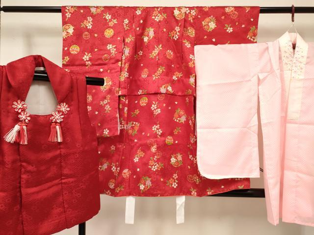 平和屋着物[]七五三　女の子　3歳　祝着　三つ身　長襦袢(単衣・半衿刺繍)・被布セット　鞠花丸文　金彩　逸品　DAAY3144ma