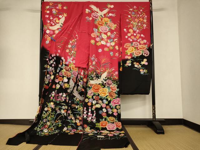 平和屋の平和屋本店●中国三大刺繍 相良刺繍 手刺繍 色打掛 仮絵羽 和装 婚礼 結婚式 花嫁 神社挙式 駒刺繍 飛鶴草花文 金銀糸 逸品 AABK8424fw｜アングル2