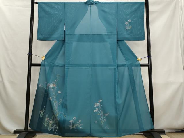 ■■■　サイズ　■■■ 身丈 158cm（肩から） 裄丈 65cm 袖丈 49.5cm　縫込み 4cm 袖幅 32.5cm 前幅 25cm 後幅 31cm 着物縫いこみ 内揚げ 6cm 裄 お袖側 約3cm　身頃側 約2cm ■■■　商品詳細　■■■ 【化繊】 状態は接写画像のように右袖後・衿山に薄い汚れがございますが その他特に目立ったシミ汚れなどもなく大変良い状態です。 お安く出品致しますので、是非この機会にいかがでしょうか？※ご自身で洗濯された場合の保証はできかねます。 専門店にご相談ください。 ■■■　注意事項　■■■ ■モニター発色の具合により色合いが異なる場合がございます。 ■寸法は多少の誤差が生じる場合がございますのでご了承ください。 ■縫込みの長さが左右非対称の場合は短い部分を記載しております。 左右非対称であってもご返品・お値引き等の保証は出来かねますので、ご了承の上ご購入をお願い致します。 ■シミ等のチェックには注意を払っておりますが、見落としがある場合もございますし、個人の見解も様々ですので神経質な方のご購入はお控えください。 ■箪笥に入っておりました着物や帯なので畳みシワや匂いがあるものもございます。 ■お休みは基本的に土日祝となりますが、その他臨時でお休みする場合がございますのでご了承ください。 ■商品の発送は平日のみの発送となります。 ■夜間と土曜、日曜日はお問い合わせの回答が遅れる場合がございます。 ■当店では、お直し、紋入れ、お手入れ等は承っておりません。 ■生地の状態（ヤケ、経年劣化等）によってはサイズ直しが出来ない場合がございます。 その点もどうかご了承のうえ、ご購入をお願いいたします。 ■弊社で取り扱う商品は一点ものにつき、時期や在庫状況に応じて金額が変更となる場合がございます。 ■検針は行っておりません。予めご了承いただきますようお願いいたします。 ■【洗える着物】と記載のある商品におきましては、商品お届け後に洗濯を行ってしまってからのご返品にはご対応しかねます。 念の為、専門店でのお手入れをお願いいたします。 ■写真に写っている物が全てになります。それ以外の付属品はございませんのでご了承ください。 ■状態に関する写真につきましては、掲載可能な写真枚数に限りがあるため、各箇所につき1枚参考画像を掲載しております。 ■着物のサイズ目安は下記を参考ください↓ ＜女性着物＞　お端折り次第で＋5cm　－1cmが着用可能サイズ 　例）身丈170cmの場合、身長160cm～175cm ＜男性着物＞　身丈＋約25cm～27cm程が適応身長 　例）身丈155cmの場合、身長180～182cm