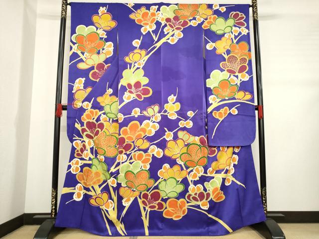■■■　サイズ　■■■ 身丈 165cm（肩から） 裄丈 65cm 袖丈 105.5cm　縫込み 9cm 袖幅 33cm 前幅 24cm 後幅 31cm 着物縫いこみ 内揚げ 0cm 裄 お袖側 約2cm　身頃側 約1cm ■■■　商品詳細　■■■ 【正絹】 状態は接写画像のように衿・上前に薄い汚れがございますが その他特に目立ったシミ汚れなどもなく大変良い状態です。 大変上質な逸品になります。 