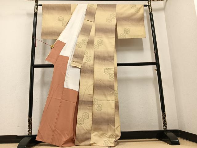 平和屋の平和屋着物●上質な紬 亀甲花文 正絹 逸品 AABD4738ph｜アングル3