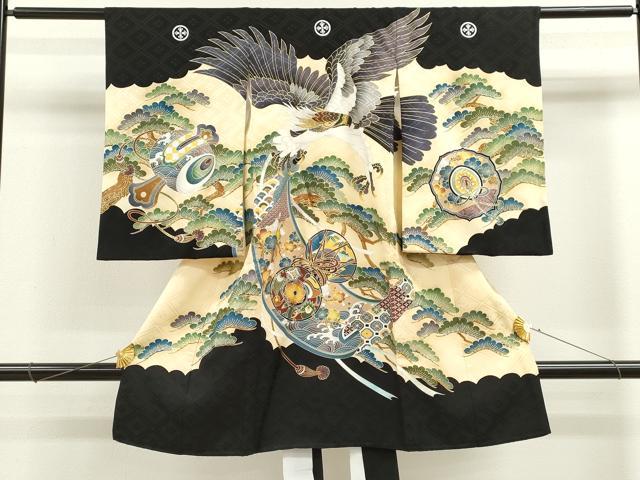 ■■■　サイズ　■■■ 【産着】 身丈 94.5cm（肩から） 裄丈 46.5cm 袖丈 55cm ■■■　商品詳細　■■■ 産着【表地：正絹・胴裏：化繊、襦袢：化繊・五つ紋】の状態は特に目立ったシミ汚れなどもなく大変良い状態です。 大変上質な逸品になります。 お安く出品致しますので、是非この機会にいかがでしょうか？ ■■■　注意事項　■■■ ■モニター発色の具合により色合いが異なる場合がございます。 ■寸法は多少の誤差が生じる場合がございますのでご了承ください。 ■縫込みの長さが左右非対称の場合は短い部分を記載しております。 左右非対称であってもご返品・お値引き等の保証は出来かねますので、ご了承の上ご購入をお願い致します。 ■シミ等のチェックには注意を払っておりますが、見落としがある場合もございますし、個人の見解も様々ですので神経質な方のご購入はお控えください。 ■箪笥に入っておりました着物や帯なので畳みシワや匂いがあるものもございます。 ■お休みは基本的に土日祝となりますが、その他臨時でお休みする場合がございますのでご了承ください。 ■商品の発送は平日のみの発送となります。 ■夜間と土曜、日曜日はお問い合わせの回答が遅れる場合がございます。 ■当店では、お直し、紋入れ、お手入れ等は承っておりません。 ■生地の状態（ヤケ、経年劣化等）によってはサイズ直しが出来ない場合がございます。 その点もどうかご了承のうえ、ご購入をお願いいたします。 ■弊社で取り扱う商品は一点ものにつき、時期や在庫状況に応じて金額が変更となる場合がございます。 ■検針は行っておりません。予めご了承いただきますようお願いいたします。 ■【洗える着物】と記載のある商品におきましては、商品お届け後に洗濯を行ってしまってからのご返品にはご対応しかねます。 念の為、専門店でのお手入れをお願いいたします。 ■着物のサイズ目安は下記を参考ください↓ ＜女性着物＞　お端折り次第で＋5cm　−1cmが着用可能サイズ 　例）身丈170cmの場合、身長160cm〜175cm ＜男性着物＞　身丈＋約25cm〜27cm程が適応身長 　例）身丈155cmの場合、身長180〜182cm