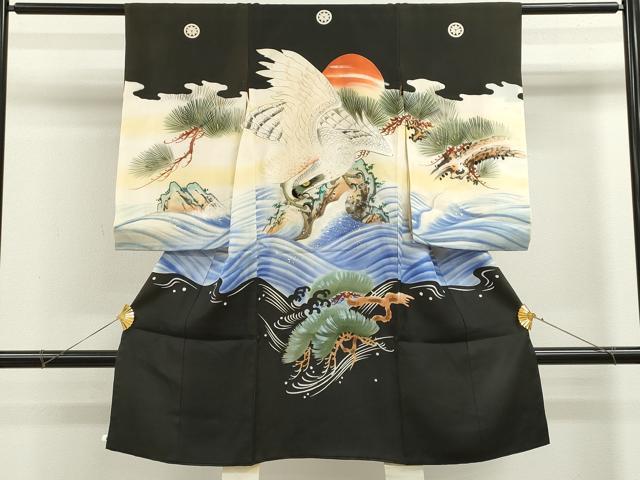 ■■■　サイズ　■■■ 【着物】 身丈 99cm（肩から） 裄丈 43.5cm 袖丈 54.5cm ■■■　商品詳細　■■■ 産着【正絹・五つ紋】の状態は接写画像のように 表地所々・比翼袖に薄い汚れ、表地にヤケ、紐に糸解け、胴裏に経年によるアクがございます。 大変上質な逸品になりますので ぜひお手入れをされてお召しになられてはいかがでしょうか。 お安く出品致しますので、是非この機会にいかがでしょうか？ ※長襦袢はついておりません。 ■■■　注意事項　■■■ ■モニター発色の具合により色合いが異なる場合がございます。 ■寸法は多少の誤差が生じる場合がございますのでご了承ください。 ■縫込みの長さが左右非対称の場合は短い部分を記載しております。 左右非対称であってもご返品・お値引き等の保証は出来かねますので、ご了承の上ご購入をお願い致します。 ■シミ等のチェックには注意を払っておりますが、見落としがある場合もございますし、個人の見解も様々ですので神経質な方のご購入はお控えください。 ■箪笥に入っておりました着物や帯なので畳みシワや匂いがあるものもございます。 ■お休みは基本的に土日祝となりますが、その他臨時でお休みする場合がございますのでご了承ください。 ■商品の発送は平日のみの発送となります。 ■夜間と土曜、日曜日はお問い合わせの回答が遅れる場合がございます。 ■当店では、お直し、紋入れ、お手入れ等は承っておりません。 ■生地の状態（ヤケ、経年劣化等）によってはサイズ直しが出来ない場合がございます。 その点もどうかご了承のうえ、ご購入をお願いいたします。 ■弊社で取り扱う商品は一点ものにつき、時期や在庫状況に応じて金額が変更となる場合がございます。 ■検針は行っておりません。予めご了承いただきますようお願いいたします。 ■【洗える着物】と記載のある商品におきましては、商品お届け後に洗濯を行ってしまってからのご返品にはご対応しかねます。 念の為、専門店でのお手入れをお願いいたします。 ■着物のサイズ目安は下記を参考ください↓ ＜女性着物＞　お端折り次第で＋5cm　−1cmが着用可能サイズ 　例）身丈170cmの場合、身長160cm〜175cm ＜男性着物＞　身丈＋約25cm〜27cm程が適応身長 　例）身丈155cmの場合、身長180〜182cm