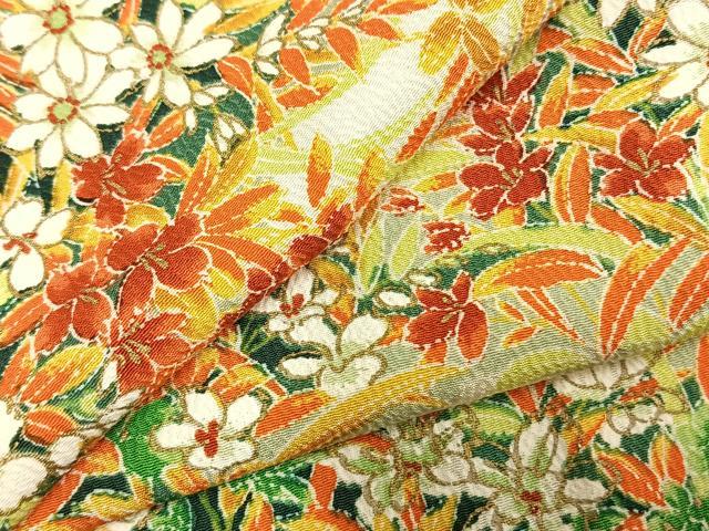 ■■■　サイズ　■■■ 身丈 154cm（肩から） 裄丈 62cm 袖丈 47cm　縫込み 2.5cm 袖幅 32cm 前幅 23cm 後幅 29cm 着物縫いこみ 内揚げ 5.5cm 裄 お袖側 約3.5cm　身頃側 約4cm ■■■　商品詳細　■■■ 【正絹】 状態は接写画像のように背伏せ・表地に汚れがございますが その他特に目立ったシミ汚れなどもなく大変良い状態です。 大変上質な逸品になります。 お安く出品致しますので、是非この機会にいかがでしょうか？ ■■■　注意事項　■■■ ■モニター発色の具合により色合いが異なる場合がございます。 ■寸法は多少の誤差が生じる場合がございますのでご了承ください。 ■縫込みの長さが左右非対称の場合は短い部分を記載しております。 左右非対称であってもご返品・お値引き等の保証は出来かねますので、ご了承の上ご購入をお願い致します。 ■シミ等のチェックには注意を払っておりますが、見落としがある場合もございますし、個人の見解も様々ですので神経質な方のご購入はお控えください。 ■箪笥に入っておりました着物や帯なので畳みシワや匂いがあるものもございます。 ■お休みは基本的に土日祝となりますが、その他臨時でお休みする場合がございますのでご了承ください。 ■商品の発送は平日のみの発送となります。 ■夜間と土曜、日曜日はお問い合わせの回答が遅れる場合がございます。 ■当店では、お直し、紋入れ、お手入れ等は承っておりません。 ■生地の状態（ヤケ、経年劣化等）によってはサイズ直しが出来ない場合がございます。 その点もどうかご了承のうえ、ご購入をお願いいたします。 ■弊社で取り扱う商品は一点ものにつき、時期や在庫状況に応じて金額が変更となる場合がございます。 ■検針は行っておりません。予めご了承いただきますようお願いいたします。 ■【洗える着物】と記載のある商品におきましては、商品お届け後に洗濯を行ってしまってからのご返品にはご対応しかねます。 念の為、専門店でのお手入れをお願いいたします。 ■着物のサイズ目安は下記を参考ください↓ ＜女性着物＞　お端折り次第で＋5cm　−1cmが着用可能サイズ 　例）身丈170cmの場合、身長160cm〜175cm ＜男性着物＞　身丈＋約25cm〜27cm程が適応身長 　例）身丈155cmの場合、身長180〜182cm