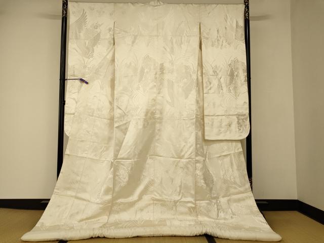 ■■■　サイズ　■■■ 身丈 194cm（肩から） 裄丈 68cm 袖丈 105cm　縫込み 6.5cm 袖幅 34.5cm 前幅 29cm 後幅 33cm 着物縫いこみ 内揚げ 0cm 裄 お袖側 約3cm　身頃側 約0cm ■■■　商品詳細　■■■ 【正絹・ふき綿仕立て】 状態は接写画像のようにふき綿部分・袖口・下前に薄い汚れ、袖付に糸解けがございますが その他特に目立ったシミ汚れなどもなく大変良い状態です。 大変上質な逸品になります。 お安く出品致しますので、是非この機会にいかがでしょうか？ ■■■　注意事項　■■■ ■モニター発色の具合により色合いが異なる場合がございます。 ■寸法は多少の誤差が生じる場合がございますのでご了承ください。 ■縫込みの長さが左右非対称の場合は短い部分を記載しております。 左右非対称であってもご返品・お値引き等の保証は出来かねますので、ご了承の上ご購入をお願い致します。 ■シミ等のチェックには注意を払っておりますが、見落としがある場合もございますし、個人の見解も様々ですので神経質な方のご購入はお控えください。 ■箪笥に入っておりました着物や帯なので畳みシワや匂いがあるものもございます。 ■お休みは基本的に土日祝となりますが、その他臨時でお休みする場合がございますのでご了承ください。 ■商品の発送は平日のみの発送となります。 ■夜間と土曜、日曜日はお問い合わせの回答が遅れる場合がございます。 ■当店では、お直し、紋入れ、お手入れ等は承っておりません。 ■生地の状態（ヤケ、経年劣化等）によってはサイズ直しが出来ない場合がございます。 その点もどうかご了承のうえ、ご購入をお願いいたします。 ■弊社で取り扱う商品は一点ものにつき、時期や在庫状況に応じて金額が変更となる場合がございます。 ■検針は行っておりません。予めご了承いただきますようお願いいたします。 ■【洗える着物】と記載のある商品におきましては、商品お届け後に洗濯を行ってしまってからのご返品にはご対応しかねます。 念の為、専門店でのお手入れをお願いいたします。 ■写真に写っている物が全てになります。 それ以外の付属品はございませんのでご了承ください。 ■状態に関する写真につきましては、掲載可能な写真枚数に限りがあるため、 各箇所につき1枚参考画像を掲載しております。 ■着物のサイズ目安は下記を参考ください↓ ＜女性着物＞　お端折り次第で＋5cm　−10cmが着用可能サイズ 　例）身丈170cmの場合、身長160cm〜175cm ＜男性着物＞　身丈＋約25cm〜27cm程が適応身長 　例）身丈155cmの場合、身長180cm〜182cm