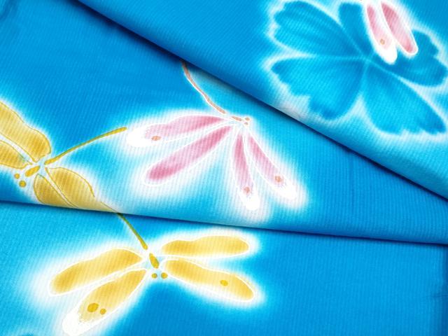 ■■■　サイズ　■■■ 身丈 162.5cm（肩から） 裄丈 67.5cm 袖丈 47cm　縫込み 2.5cm 袖幅 33.5cm 前幅 23cm 後幅 29.5cm 着物縫いこみ 内揚げ 0cm 裄 お袖側 約1cm　身頃側 約1cm ■■■　商品詳細　■■■ 【綿】 状態は接写画像のように後身頃・上前おくみ・右袖前後にシミ、袖口に薄い汚れがございます。 「日本の美しいもの…それが日本でも世界でも通用することを証明したかった」 世界を股にかけて活躍するファッションデザイナー山本寛斎が手掛けるお着物です。 山本寛斎イズムがそれぞれから伺える、芸術性の高い作品です。 大変上質な逸品になりますのでぜひお手入れをされてお召になられてはいかがでしょうか。 お安く出品致しますので、是非この機会にいかがでしょうか？ ■■■　注意事項　■■■ ■モニター発色の具合により色合いが異なる場合がございます。 ■寸法は多少の誤差が生じる場合がございますのでご了承ください。 ■縫込みの長さが左右非対称の場合は短い部分を記載しております。 左右非対称であってもご返品・お値引き等の保証は出来かねますので、ご了承の上ご購入をお願い致します。 ■シミ等のチェックには注意を払っておりますが、見落としがある場合もございますし、個人の見解も様々ですので神経質な方のご購入はお控えください。 ■箪笥に入っておりました着物や帯なので畳みシワや匂いがあるものもございます。 ■お休みは基本的に土日祝となりますが、その他臨時でお休みする場合がございますのでご了承ください。 ■商品の発送は平日のみの発送となります。 ■夜間と土曜、日曜日はお問い合わせの回答が遅れる場合がございます。 ■当店では、お直し、紋入れ、お手入れ等は承っておりません。 ■生地の状態（ヤケ、経年劣化等）によってはサイズ直しが出来ない場合がございます。 その点もどうかご了承のうえ、ご購入をお願いいたします。 ■弊社で取り扱う商品は一点ものにつき、時期や在庫状況に応じて金額が変更となる場合がございます。 ■検針は行っておりません。予めご了承いただきますようお願いいたします。 ■【洗える着物】と記載のある商品におきましては、商品お届け後に洗濯を行ってしまってからのご返品にはご対応しかねます。 念の為、専門店でのお手入れをお願いいたします。 ■着物のサイズ目安は下記を参考ください↓ ＜女性着物＞　お端折り次第で＋5cm　−1cmが着用可能サイズ 　例）身丈170cmの場合、身長160cm〜175cm ＜男性着物＞　身丈＋約25cm〜27cm程が適応身長 　例）身丈155cmの場合、身長180〜182cm