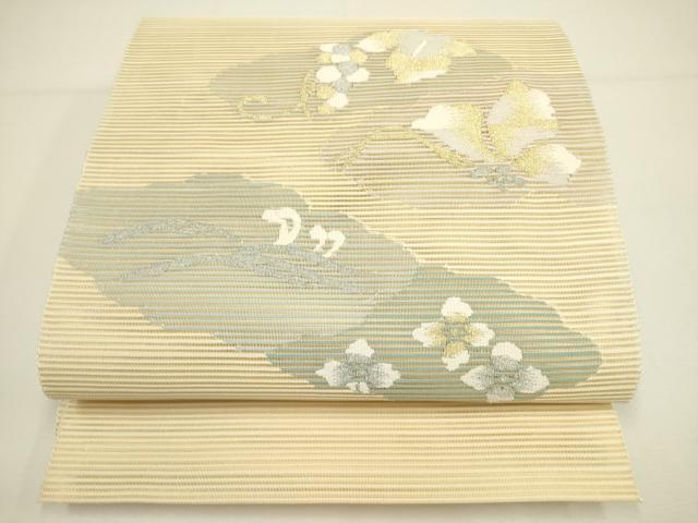 ■■■　サイズ　■■■ 長さ 374cm 幅 30cm程 ■■■　商品詳細　■■■ 【正絹】 状態は接写画像のように 太鼓上部に薄い汚れがございますが その他特に目立ったシミ汚れなどもなく大変良い状態です。 着用時には見えない部分になるかと思いますのであまり気にならずお召になれるかと思います。 大変上質な逸品になります。 お安く出品致しますので、是非この機会にいかがでしょうか？ ■■■　注意事項　■■■ ■モニター発色の具合により色合いが異なる場合がございます。 ■寸法は多少の誤差が生じる場合がございますのでご了承ください。 ■縫込みの長さが左右非対称の場合は短い部分を記載しております。 左右非対称であってもご返品・お値引き等の保証は出来かねますので、ご了承の上ご購入をお願い致します。 ■シミ等のチェックには注意を払っておりますが、見落としがある場合もございますし、個人の見解も様々ですので神経質な方のご購入はお控えください。 ■箪笥に入っておりました着物や帯なので畳みシワや匂いがあるものもございます。 ■お休みは基本的に土日祝となりますが、その他臨時でお休みする場合がございますのでご了承ください。 ■商品の発送は平日のみの発送となります。 ■夜間と土曜、日曜日はお問い合わせの回答が遅れる場合がございます。 ■当店では、お直し、紋入れ、お手入れ等は承っておりません。 ■生地の状態（ヤケ、経年劣化等）によってはサイズ直しが出来ない場合がございます。 その点もどうかご了承のうえ、ご購入をお願いいたします。 ■弊社で取り扱う商品は一点ものにつき、時期や在庫状況に応じて金額が変更となる場合がございます。 ■検針は行っておりません。予めご了承いただきますようお願いいたします。 ■【洗える着物】と記載のある商品におきましては、商品お届け後に洗濯を行ってしまってからのご返品にはご対応しかねます。 念の為、専門店でのお手入れをお願いいたします。 ■着物のサイズ目安は下記を参考ください↓ ＜女性着物＞　お端折り次第で＋5cm　−1cmが着用可能サイズ 　例）身丈170cmの場合、身長160cm〜175cm ＜男性着物＞　身丈＋約25cm〜27cm程が適応身長 　例）身丈155cmの場合、身長180〜182cm