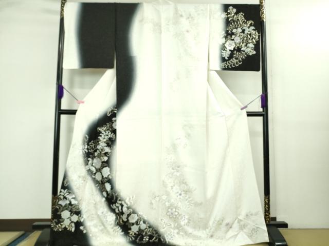 ■■■　サイズ　■■■ 身丈 171cm（肩から） 裄丈 71.5cm 袖丈 48.5cm　 縫込み 4cm 袖幅 36cm 前幅 25cm 後幅 31cm 着物縫いこみ 内揚げ 1.5cm 裄 お袖側 約 3cm　身頃側 約 1cm ■■■　商品詳細　■■■ 【正絹】 状態は特に目立ったシミ汚れなどもなく大変良い状態です。 大変上質な極上の逸品になります。 お安く出品致しますので、是非この機会にいかがでしょうか？ ■■■　注意事項　■■■ ■モニター発色の具合により色合いが異なる場合がございます。 ■寸法は多少の誤差が生じる場合がございますのでご了承ください。 ■縫込みの長さが左右非対称の場合は短い部分を記載しております。 左右非対称であってもご返品・お値引き等の保証は出来かねますので、ご了承の上ご購入をお願い致します。 ■シミ等のチェックには注意を払っておりますが、見落としがある場合もございますし、個人の見解も様々ですので神経質な方のご購入はお控えください。 ■箪笥に入っておりました着物や帯なので畳みシワや匂いがあるものもございます。 ■お休みは基本的に土日祝となりますが、その他臨時でお休みする場合がございますのでご了承ください。 ■商品の発送は平日のみの発送となります。 ■夜間と土曜、日曜日はお問い合わせの回答が遅れる場合がございます。 ■当店では、お直し、紋入れ、お手入れ等は承っておりません。 ■生地の状態（ヤケ、経年劣化等）によってはサイズ直しが出来ない場合がございます。 その点もどうかご了承のうえ、ご購入をお願いいたします。 ■弊社で取り扱う商品は一点ものにつき、時期や在庫状況に応じて金額が変更となる場合がございます。 ■検針は行っておりません。予めご了承いただきますようお願いいたします。 ■【洗える着物】と記載のある商品におきましては、商品お届け後に洗濯を行ってしまってからのご返品にはご対応しかねます。 念の為、専門店でのお手入れをお願いいたします。 ■着物のサイズ目安は下記を参考ください↓ ＜女性着物＞　お端折り次第で＋5?　−10?が着用可能サイズ 　例）身丈170?の場合、身長160?〜175? ＜男性着物＞　身丈＋約25?〜27?程が適応身長 　例）身丈155?の場合、身長180〜182?