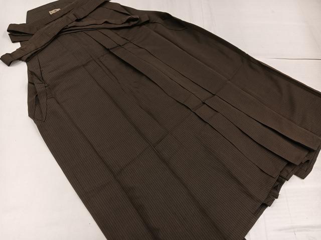 ■■■　サイズ　■■■ 紐下丈　約83cm ■■■　商品詳細　■■■ 【正絹】 状態は接写画像のように表地・裏地に薄い汚れがございますが その他特に目立ったシミ汚れなどもなく大変良い状態です。 大変上質な逸品になります。 お安く出品致しますので、是非この機会にいかがでしょうか？ ■■■　注意事項　■■■ ■モニター発色の具合により色合いが異なる場合がございます。 ■寸法は多少の誤差が生じる場合がございますのでご了承ください。 ■縫込みの長さが左右非対称の場合は短い部分を記載しております。 左右非対称であってもご返品・お値引き等の保証は出来かねますので、ご了承の上ご購入をお願い致します。 ■シミ等のチェックには注意を払っておりますが、見落としがある場合もございますし、個人の見解も様々ですので神経質な方のご購入はお控えください。 ■箪笥に入っておりました着物や帯なので畳みシワや匂いがあるものもございます。 ■お休みは基本的に土日祝となりますが、その他臨時でお休みする場合がございますのでご了承ください。 ■商品の発送は平日のみの発送となります。 ■夜間と土曜、日曜日はお問い合わせの回答が遅れる場合がございます。 ■当店では、お直し、紋入れ、お手入れ等は承っておりません。 ■生地の状態（ヤケ、経年劣化等）によってはサイズ直しが出来ない場合がございます。 その点もどうかご了承のうえ、ご購入をお願いいたします。 ■弊社で取り扱う商品は一点ものにつき、時期や在庫状況に応じて金額が変更となる場合がございます。 ■検針は行っておりません。予めご了承いただきますようお願いいたします。 ■【洗える着物】と記載のある商品におきましては、商品お届け後に洗濯を行ってしまってからのご返品にはご対応しかねます。 念の為、専門店でのお手入れをお願いいたします。 ■着物のサイズ目安は下記を参考ください↓ ＜女性着物＞　お端折り次第で＋5cm　−1cmが着用可能サイズ 　例）身丈170cmの場合、身長160cm〜175cm ＜男性着物＞　身丈＋約25cm〜27cm程が適応身長 　例）身丈155cmの場合、身長180〜182cm