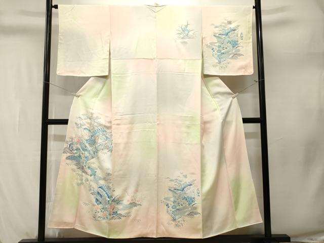 ■■■　サイズ　■■■ 身丈 149.5cm（肩から） 裄丈 65cm 袖丈 48cm　縫込み 5cm 袖幅 34cm 前幅 24cm 後幅 30cm 着物縫いこみ 内揚げ 9cm 裄 お袖側 約1cm　身頃側 約2cm ■■■　商品詳細　■■■ 【正絹】 状態は画像を添付しておりますので、そちらをご確認下さいますよう宜しくお願い致します。 大変上質な逸品になりますのでぜひお手入れをされてお召しになられてはいかがでしょうか。 お安く出品致しますので、是非この機会にいかがでしょうか？ ■■■　注意事項　■■■ ■モニター発色の具合により色合いが異なる場合がございます。 ■寸法は多少の誤差が生じる場合がございますのでご了承ください。 ■縫込みの長さが左右非対称の場合は短い部分を記載しております。 左右非対称であってもご返品・お値引き等の保証は出来かねますので、ご了承の上ご購入をお願い致します。 ■シミ等のチェックには注意を払っておりますが、見落としがある場合もございますし、個人の見解も様々ですので神経質な方のご購入はお控えください。 ■箪笥に入っておりました着物や帯なので畳みシワや匂いがあるものもございます。 ■お休みは基本的に土日祝となりますが、その他臨時でお休みする場合がございますのでご了承ください。 ■商品の発送は平日のみの発送となります。 ■夜間と土曜、日曜日はお問い合わせの回答が遅れる場合がございます。 ■当店では、お直し、紋入れ、お手入れ等は承っておりません。 ■生地の状態（ヤケ、経年劣化等）によってはサイズ直しが出来ない場合がございます。 その点もどうかご了承のうえ、ご購入をお願いいたします。 ■弊社で取り扱う商品は一点ものにつき、時期や在庫状況に応じて金額が変更となる場合がございます。 ■検針は行っておりません。予めご了承いただきますようお願いいたします。 ■【洗える着物】と記載のある商品におきましては、商品お届け後に洗濯を行ってしまってからのご返品にはご対応しかねます。 念の為、専門店でのお手入れをお願いいたします。 ■写真に写っている物が全てになります。それ以外の付属品はございませんのでご了承ください。 ■状態に関する写真につきましては、掲載可能な写真枚数に限りがあるため、各箇所につき1枚参考画像を掲載しております。 ■着物のサイズ目安は下記を参考ください↓ ＜女性着物＞　お端折り次第で＋5cm　−1cmが着用可能サイズ 　例）身丈170cmの場合、身長160cm〜175cm ＜男性着物＞　身丈＋約25cm〜27cm程が適応身長 　例）身丈155cmの場合、身長180〜182cm
