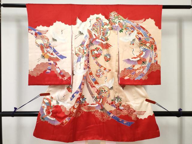 ■■■　サイズ　■■■ 【着物】 身丈 98cm（肩から） 裄丈 48.5cm 袖丈 58cm ■■■　商品詳細　■■■ 産着【着物：正絹・襦袢：化繊】 状態は接写画像のように表地所々・紐部分に薄い汚れがございます。 大変上質な逸品になりますので ぜひお手入れをされてお召しになられてはいかがでしょうか。 お安く出品致しますので、是非この機会にいかがでしょうか？ ■■■　注意事項　■■■ ■モニター発色の具合により色合いが異なる場合がございます。 ■寸法は多少の誤差が生じる場合がございますのでご了承ください。 ■縫込みの長さが左右非対称の場合は短い部分を記載しております。 左右非対称であってもご返品・お値引き等の保証は出来かねますので、ご了承の上ご購入をお願い致します。 ■シミ等のチェックには注意を払っておりますが、見落としがある場合もございますし、個人の見解も様々ですので神経質な方のご購入はお控えください。 ■箪笥に入っておりました着物や帯なので畳みシワや匂いがあるものもございます。 ■お休みは基本的に土日祝となりますが、その他臨時でお休みする場合がございますのでご了承ください。 ■商品の発送は平日のみの発送となります。 ■夜間と土曜、日曜日はお問い合わせの回答が遅れる場合がございます。 ■当店では、お直し、紋入れ、お手入れ等は承っておりません。 ■生地の状態（ヤケ、経年劣化等）によってはサイズ直しが出来ない場合がございます。 その点もどうかご了承のうえ、ご購入をお願いいたします。 ■弊社で取り扱う商品は一点ものにつき、時期や在庫状況に応じて金額が変更となる場合がございます。 ■検針は行っておりません。予めご了承いただきますようお願いいたします。 ■【洗える着物】と記載のある商品におきましては、商品お届け後に洗濯を行ってしまってからのご返品にはご対応しかねます。 念の為、専門店でのお手入れをお願いいたします。 ■写真に写っている物が全てになります。それ以外の付属品はございませんのでご了承ください。 ■状態に関する写真につきましては、掲載可能な写真枚数に限りがあるため、各箇所につき1枚参考画像を掲載しております。 ■着物のサイズ目安は下記を参考ください↓ ＜女性着物＞　お端折り次第で＋5cm　－1cmが着用可能サイズ 　例）身丈170cmの場合、身長160cm～175cm ＜男性着物＞　身丈＋約25cm～27cm程が適応身長 　例）身丈155cmの場合、身長180～182cm