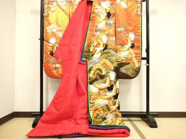 平和屋の平和屋本店●色打掛 お引きずり 和装 婚礼 結婚式 花嫁 神社挙式 駒刺繍 総刺繍 立波飛鶴文 松竹梅 金銀糸 十二単風 逸品 DABF5820du｜アングル2