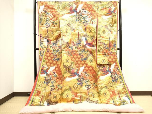 ■■■　サイズ　■■■ 身丈 194cm（肩から） 裄丈 66cm 袖丈 104cm　縫込み 7.5cm 袖幅 34.5cm 前幅 30cm 後幅 32cm 着物縫いこみ 内揚げ 0cm 裄 お袖側 約1cm　身頃側 約0cm ■■■　商品詳細　■■■ 【正絹】 状態は特に目立ったシミ汚れなどもなく大変良い状態です。 大変上質な逸品になります。 お安く出品致しますので、是非この機会にいかがでしょうか？ ■■■　注意事項　■■■ ■シミ等のチェックには注意を払っておりますが、見落としがある場合もございますし、個人の見解も様々ですので神経質な方のご購入はお控えください。 ■汚れやシミの種類につきましては、専門ではない為、正確な判別が難しく商品説明では種類を特定せず、汚れやシミと記載させております。 恐れ入りますが、ご了承くださいますようお願い申し上げます。 ■箪笥に入っておりました着物や帯なので畳みシワや匂いがあるものもございます。 ■お休みは基本的に土日祝となりますが、その他臨時でお休みする場合がございますのでご了承ください。 ■商品の発送は平日のみの発送となります。 ■夜間と土曜、日曜日はお問い合わせの回答が遅れる場合がございます。 ■当店では、お直し、紋入れ、お手入れ等は承っておりません。 ■生地の状態（ヤケ、経年劣化等）によってはサイズ直しが出来ない場合がございます。 その点もどうかご了承のうえ、ご購入をお願いいたします。 ■弊社で取り扱う商品は一点ものにつき、時期や在庫状況に応じて金額が変更となる場合がございます。 ■検針は行っておりません。予めご了承いただきますようお願いいたします。 ■【洗える着物】と記載のある商品におきましては、商品お届け後に洗濯を行ってしまってからのご返品にはご対応しかねます。 念の為、専門店でのお手入れをお願いいたします。 ■写真に写っている物が全てになります。 それ以外の付属品はございませんのでご了承ください。 ■状態に関する写真につきましては、掲載可能な写真枚数に限りがあるため、 各箇所につき1枚参考画像を掲載しております。 ■着物のサイズ目安は下記を参考ください↓ ＜女性着物＞　お端折り次第で＋5cm　−10cmが着用可能サイズ 　例）身丈170cmの場合、身長160cm〜175cm ＜男性着物＞　身丈＋約25cm〜27cm程が適応身長 　例）身丈155cmの場合、身長180cm〜182cm