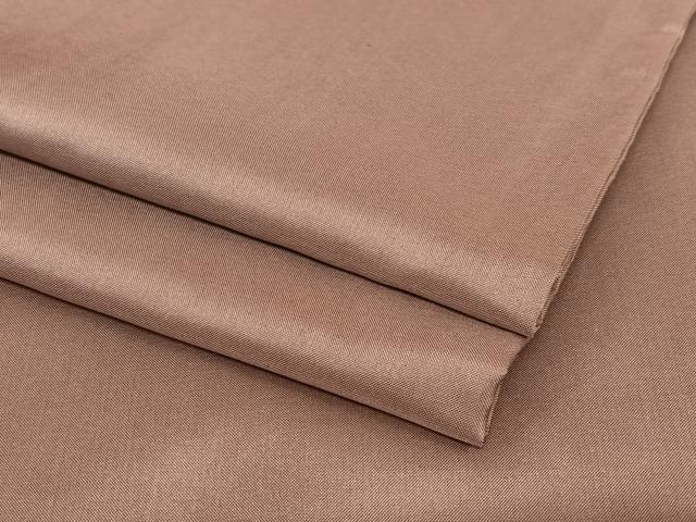 ■■■　サイズ　■■■ 身丈 163.5cm（肩から） 裄丈 63cm 袖丈 47.5cm　縫込み 6cm 袖幅 32.5cm 前幅 24.5cm 後幅 29cm 着物縫いこみ 内揚げ 0cm 裄 お袖側 約2cm　身頃側 約3.5cm ■■■　商品詳細　■■■ 【正絹・一つ紋】 状態は接写画像のように衿山に薄い汚れがございますが その他特に目立ったシミ汚れなどもなく大変良い状態です。 大変上質な逸品になります。 お安く出品致しますので、是非この機会にいかがでしょうか？ ■■■　注意事項　■■■ ■モニター発色の具合により色合いが異なる場合がございます。 ■寸法は多少の誤差が生じる場合がございますのでご了承ください。 ■縫込みの長さが左右非対称の場合は短い部分を記載しております。 左右非対称であってもご返品・お値引き等の保証は出来かねますので、ご了承の上ご購入をお願い致します。 ■シミ等のチェックには注意を払っておりますが、見落としがある場合もございますし、個人の見解も様々ですので神経質な方のご購入はお控えください。 ■箪笥に入っておりました着物や帯なので畳みシワや匂いがあるものもございます。 ■お休みは基本的に土日祝となりますが、その他臨時でお休みする場合がございますのでご了承ください。 ■商品の発送は平日のみの発送となります。 ■夜間と土曜、日曜日はお問い合わせの回答が遅れる場合がございます。 ■当店では、お直し、紋入れ、お手入れ等は承っておりません。 ■生地の状態（ヤケ、経年劣化等）によってはサイズ直しが出来ない場合がございます。 その点もどうかご了承のうえ、ご購入をお願いいたします。 ■弊社で取り扱う商品は一点ものにつき、時期や在庫状況に応じて金額が変更となる場合がございます。 ■検針は行っておりません。予めご了承いただきますようお願いいたします。 ■【洗える着物】と記載のある商品におきましては、商品お届け後に洗濯を行ってしまってからのご返品にはご対応しかねます。 念の為、専門店でのお手入れをお願いいたします。 ■着物のサイズ目安は下記を参考ください↓ ＜女性着物＞　お端折り次第で＋5cm　−1cmが着用可能サイズ 　例）身丈170cmの場合、身長160cm〜175cm ＜男性着物＞　身丈＋約25cm〜27cm程が適応身長 　例）身丈155cmの場合、身長180〜182cm