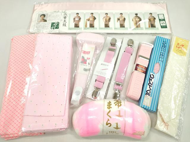 ■■■　商品詳細　■■■ ※こちらのお品はまとめての出品となりますので、 汚れ・サイズ等の詳細は記載しておりません。 ご理解の上でのご入札をお願い致します。 大変上質な逸品になります。 お安く出品致しますので、是非この機会にいかがでしょうか？ ■■■　注意事項　■■■ ■モニター発色の具合により色合いが異なる場合がございます。 ■寸法は多少の誤差が生じる場合がございますのでご了承ください。 ■縫込みの長さが左右非対称の場合は短い部分を記載しております。 左右非対称であってもご返品・お値引き等の保証は出来かねますので、ご了承の上ご購入をお願い致します。 ■シミ等のチェックには注意を払っておりますが、見落としがある場合もございますし、個人の見解も様々ですので神経質な方のご購入はお控えください。 ■箪笥に入っておりました着物や帯なので畳みシワや匂いがあるものもございます。 ■お休みは基本的に土日祝となりますが、その他臨時でお休みする場合がございますのでご了承ください。 ■商品の発送は平日のみの発送となります。 ■夜間と土曜、日曜日はお問い合わせの回答が遅れる場合がございます。 ■当店では、お直し、紋入れ、お手入れ等は承っておりません。 ■生地の状態（ヤケ、経年劣化等）によってはサイズ直しが出来ない場合がございます。 その点もどうかご了承のうえ、ご購入をお願いいたします。 ■弊社で取り扱う商品は一点ものにつき、時期や在庫状況に応じて金額が変更となる場合がございます。 ■検針は行っておりません。予めご了承いただきますようお願いいたします。 ■【洗える着物】と記載のある商品におきましては、商品お届け後に洗濯を行ってしまってからのご返品にはご対応しかねます。 念の為、専門店でのお手入れをお願いいたします。 ■写真に写っている物が全てになります。それ以外の付属品はございませんのでご了承ください。 ■状態に関する写真につきましては、掲載可能な写真枚数に限りがあるため、各箇所につき1枚参考画像を掲載しております。 ■着物のサイズ目安は下記を参考ください↓ ＜女性着物＞　お端折り次第で＋5cm　−1cmが着用可能サイズ 　例）身丈170cmの場合、身長160cm〜175cm ＜男性着物＞　身丈＋約25cm〜27cm程が適応身長 　例）身丈155cmの場合、身長180〜182cm