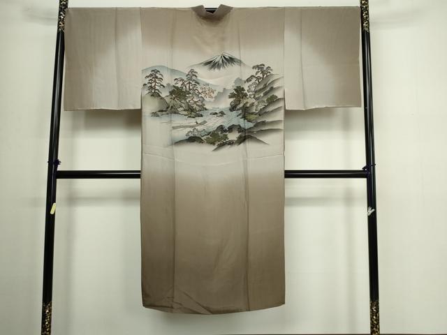 ■■■　サイズ　■■■ 身丈 135cm（肩から） 裄丈 70cm 袖丈 49cm　縫込み 1cm 袖幅 35cm 前幅 29cm 後幅 32cm 着物縫いこみ 内揚げ 5.5cm 裄 お袖側 約5cm　身頃側 約5cm ■■■　商品詳細　■■■ 【正絹】 状態は特に目立ったシミ汚れなどもなく大変良い状態です。 大変上質な逸品になります。 お安く出品致しますので、是非この機会にいかがでしょうか？ ■■■　注意事項　■■■ ■モニター発色の具合により色合いが異なる場合がございます。 ■寸法は多少の誤差が生じる場合がございますのでご了承ください。 ■縫込みの長さが左右非対称の場合は短い部分を記載しております。 左右非対称であってもご返品・お値引き等の保証は出来かねますので、ご了承の上ご購入をお願い致します。 ■シミ等のチェックには注意を払っておりますが、見落としがある場合もございますし、個人の見解も様々ですので神経質な方のご購入はお控えください。 ■箪笥に入っておりました着物や帯なので畳みシワや匂いがあるものもございます。 ■お休みは基本的に土日祝となりますが、その他臨時でお休みする場合がございますのでご了承ください。 ■商品の発送は平日のみの発送となります。 ■夜間と土曜、日曜日はお問い合わせの回答が遅れる場合がございます。 ■当店では、お直し、紋入れ、お手入れ等は承っておりません。 ■生地の状態（ヤケ、経年劣化等）によってはサイズ直しが出来ない場合がございます。 その点もどうかご了承のうえ、ご購入をお願いいたします。 ■弊社で取り扱う商品は一点ものにつき、時期や在庫状況に応じて金額が変更となる場合がございます。 ■検針は行っておりません。予めご了承いただきますようお願いいたします。 ■【洗える着物】と記載のある商品におきましては、商品お届け後に洗濯を行ってしまってからのご返品にはご対応しかねます。 念の為、専門店でのお手入れをお願いいたします。 ■着物のサイズ目安は下記を参考ください↓ ＜女性着物＞　お端折り次第で＋5cm　−1cmが着用可能サイズ 　例）身丈170cmの場合、身長160cm〜175cm ＜男性着物＞　身丈＋約25cm〜27cm程が適応身長 　例）身丈155cmの場合、身長180〜182cm