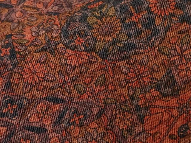 ■■■　サイズ　■■■ 身丈 157cm（肩から） 裄丈 63cm 袖丈 46cm　縫込み 4cm 袖幅 33cm 前幅 23cm 後幅 29cm 着物縫いこみ 内揚げ 6cm 裄 お袖側 約1cm　身頃側 約2cm ■■■　商品詳細　■■■ 【正絹・未使用】 状態は特に目立ったシミ汚れなどもなく大変良い状態です。 大変上質な逸品になります。 お安く出品致しますので、是非この機会にいかがでしょうか？ ■■■　注意事項　■■■ ■モニター発色の具合により色合いが異なる場合がございます。 ■寸法は多少の誤差が生じる場合がございますのでご了承ください。 ■縫込みの長さが左右非対称の場合は短い部分を記載しております。 左右非対称であってもご返品・お値引き等の保証は出来かねますので、ご了承の上ご購入をお願い致します。 ■シミ等のチェックには注意を払っておりますが、見落としがある場合もございますし、個人の見解も様々ですので神経質な方のご購入はお控えください。 ■箪笥に入っておりました着物や帯なので畳みシワや匂いがあるものもございます。 ■お休みは基本的に土日祝となりますが、その他臨時でお休みする場合がございますのでご了承ください。 ■商品の発送は平日のみの発送となります。 ■夜間と土曜、日曜日はお問い合わせの回答が遅れる場合がございます。 ■当店では、お直し、紋入れ、お手入れ等は承っておりません。 ■生地の状態（ヤケ、経年劣化等）によってはサイズ直しが出来ない場合がございます。 その点もどうかご了承のうえ、ご購入をお願いいたします。 ■弊社で取り扱う商品は一点ものにつき、時期や在庫状況に応じて金額が変更となる場合がございます。 ■検針は行っておりません。予めご了承いただきますようお願いいたします。 ■【洗える着物】と記載のある商品におきましては、商品お届け後に洗濯を行ってしまってからのご返品にはご対応しかねます。 念の為、専門店でのお手入れをお願いいたします。 ■着物のサイズ目安は下記を参考ください↓ ＜女性着物＞　お端折り次第で＋5cm　−1cmが着用可能サイズ 　例）身丈170cmの場合、身長160cm〜175cm ＜男性着物＞　身丈＋約25cm〜27cm程が適応身長 　例）身丈155cmの場合、身長180〜182cm