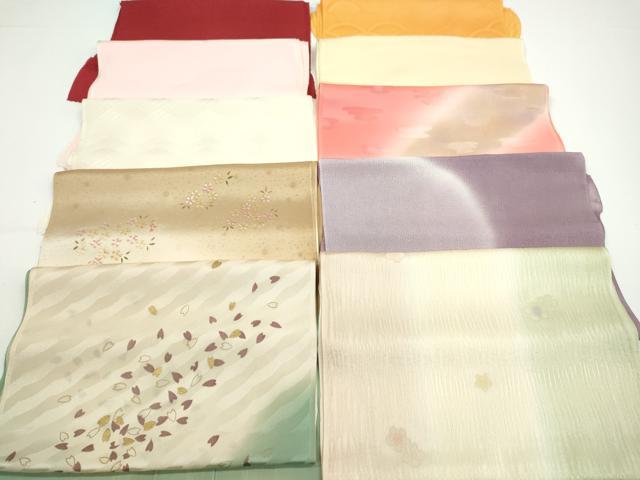 ■■■　商品詳細　■■■ 【正絹】 状態は特に目立ったシミ汚れなどもなく大変良い状態です。 大変上質な逸品になります。 お安く出品致しますので、是非この機会にいかがでしょうか？ ■■■　注意事項　■■■ ■モニター発色の具合により色合いが異なる場合がございます。 ■寸法は多少の誤差が生じる場合がございますのでご了承ください。 ■縫込みの長さが左右非対称の場合は短い部分を記載しております。 左右非対称であってもご返品・お値引き等の保証は出来かねますので、ご了承の上ご購入をお願い致します。 ■シミ等のチェックには注意を払っておりますが、見落としがある場合もございますし、個人の見解も様々ですので神経質な方のご購入はお控えください。 ■箪笥に入っておりました着物や帯なので畳みシワや匂いがあるものもございます。 ■お休みは基本的に土日祝となりますが、その他臨時でお休みする場合がございますのでご了承ください。 ■商品の発送は平日のみの発送となります。 ■夜間と土曜、日曜日はお問い合わせの回答が遅れる場合がございます。 ■当店では、お直し、紋入れ、お手入れ等は承っておりません。 ■生地の状態（ヤケ、経年劣化等）によってはサイズ直しが出来ない場合がございます。 その点もどうかご了承のうえ、ご購入をお願いいたします。 ■弊社で取り扱う商品は一点ものにつき、時期や在庫状況に応じて金額が変更となる場合がございます。 ■検針は行っておりません。予めご了承いただきますようお願いいたします。 ■【洗える着物】と記載のある商品におきましては、商品お届け後に洗濯を行ってしまってからのご返品にはご対応しかねます。 念の為、専門店でのお手入れをお願いいたします。 ■着物のサイズ目安は下記を参考ください↓ ＜女性着物＞　お端折り次第で＋5cm　−1cmが着用可能サイズ 　例）身丈170cmの場合、身長160cm〜175cm ＜男性着物＞　身丈＋約25cm〜27cm程が適応身長 　例）身丈155cmの場合、身長180〜182cm