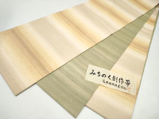 ■■■　サイズ　■■■ 長さ 458cm 幅 31cm程 ■■■　商品詳細　■■■ 【正絹】 状態は締めてはおりますが 特に目立ったシミ汚れなどもなく大変良い状態です。 大変上質な逸品になります。 お安く出品致しますので、是非この機会にいかがでしょうか？ ■■■　注意事項　■■■ ■モニター発色の具合により色合いが異なる場合がございます。 ■寸法は多少の誤差が生じる場合がございますのでご了承ください。 ■縫込みの長さが左右非対称の場合は短い部分を記載しております。 左右非対称であってもご返品・お値引き等の保証は出来かねますので、ご了承の上ご購入をお願い致します。 ■シミ等のチェックには注意を払っておりますが、見落としがある場合もございますし、個人の見解も様々ですので神経質な方のご購入はお控えください。 ■箪笥に入っておりました着物や帯なので畳みシワや匂いがあるものもございます。 ■お休みは基本的に土日祝となりますが、その他臨時でお休みする場合がございますのでご了承ください。 ■商品の発送は平日のみの発送となります。 ■夜間と土曜、日曜日はお問い合わせの回答が遅れる場合がございます。 ■当店では、お直し、紋入れ、お手入れ等は承っておりません。 ■生地の状態（ヤケ、経年劣化等）によってはサイズ直しが出来ない場合がございます。 その点もどうかご了承のうえ、ご購入をお願いいたします。 ■弊社で取り扱う商品は一点ものにつき、時期や在庫状況に応じて金額が変更となる場合がございます。 ■検針は行っておりません。予めご了承いただきますようお願いいたします。 ■【洗える着物】と記載のある商品におきましては、商品お届け後に洗濯を行ってしまってからのご返品にはご対応しかねます。 念の為、専門店でのお手入れをお願いいたします。 ■写真に写っている物が全てになります。それ以外の付属品はございませんのでご了承ください。 ■着物のサイズ目安は下記を参考ください↓ ＜女性着物＞　お端折り次第で＋5cm　－1cmが着用可能サイズ 　例）身丈170cmの場合、身長160cm～175cm ＜男性着物＞　身丈＋約25cm～27cm程が適応身長 　例）身丈155cmの場合、身長180～182cm